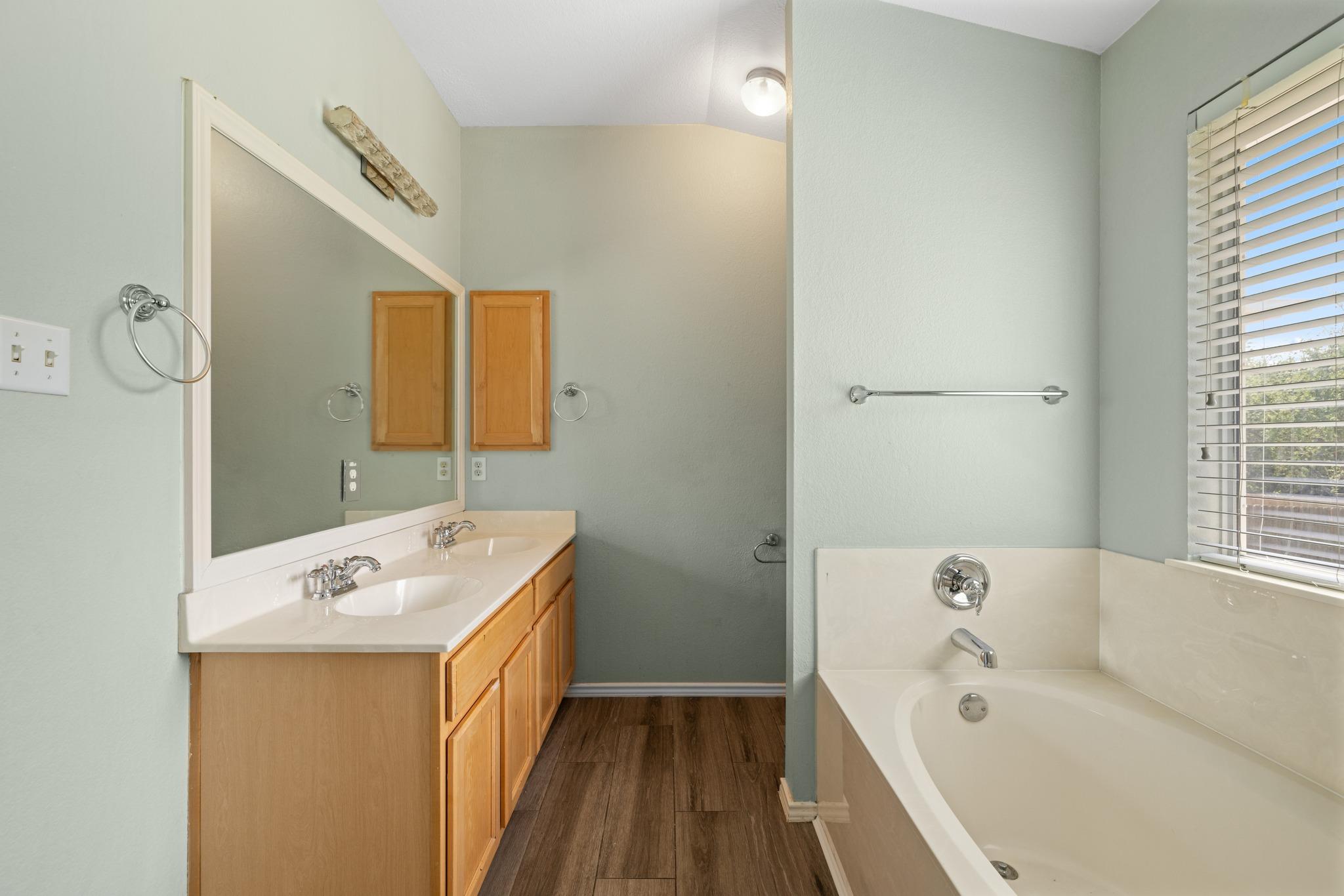 3233 Winding River Trl Property Photo 15