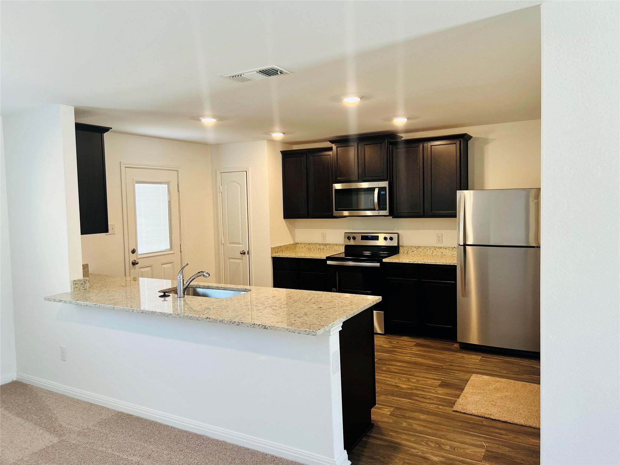 109 Fairfax Ln Property Photo 1