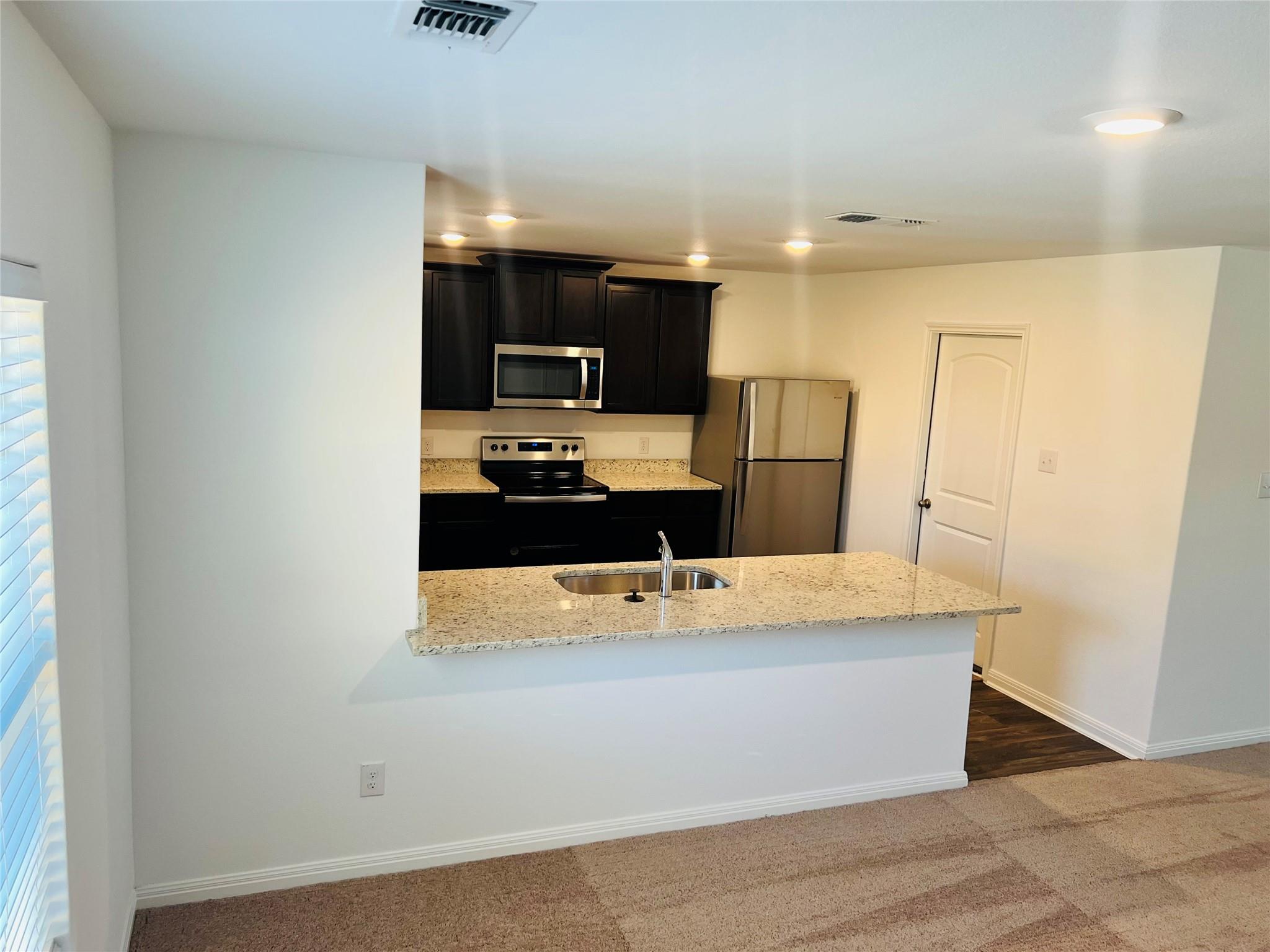 109 Fairfax Ln Property Photo 2