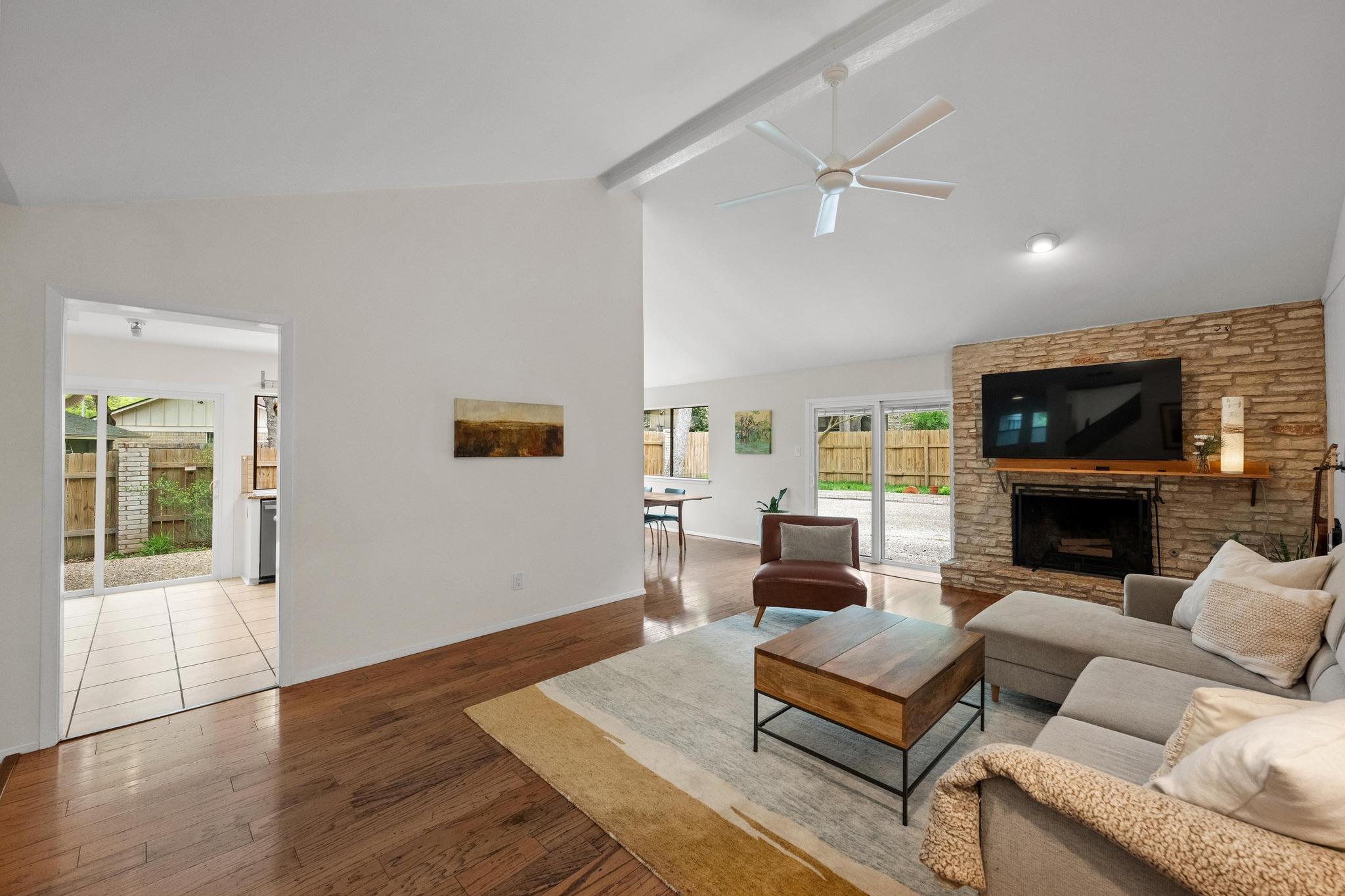 2604 Campden Dr Property Photo 3