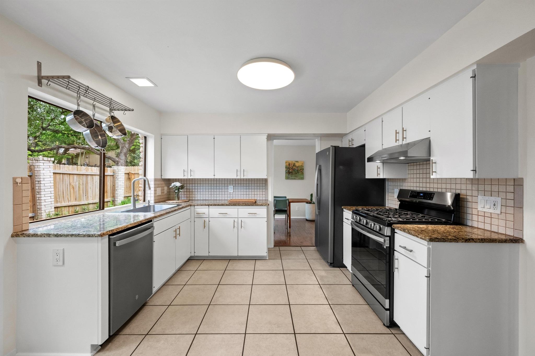 2604 Campden Dr Property Photo 11