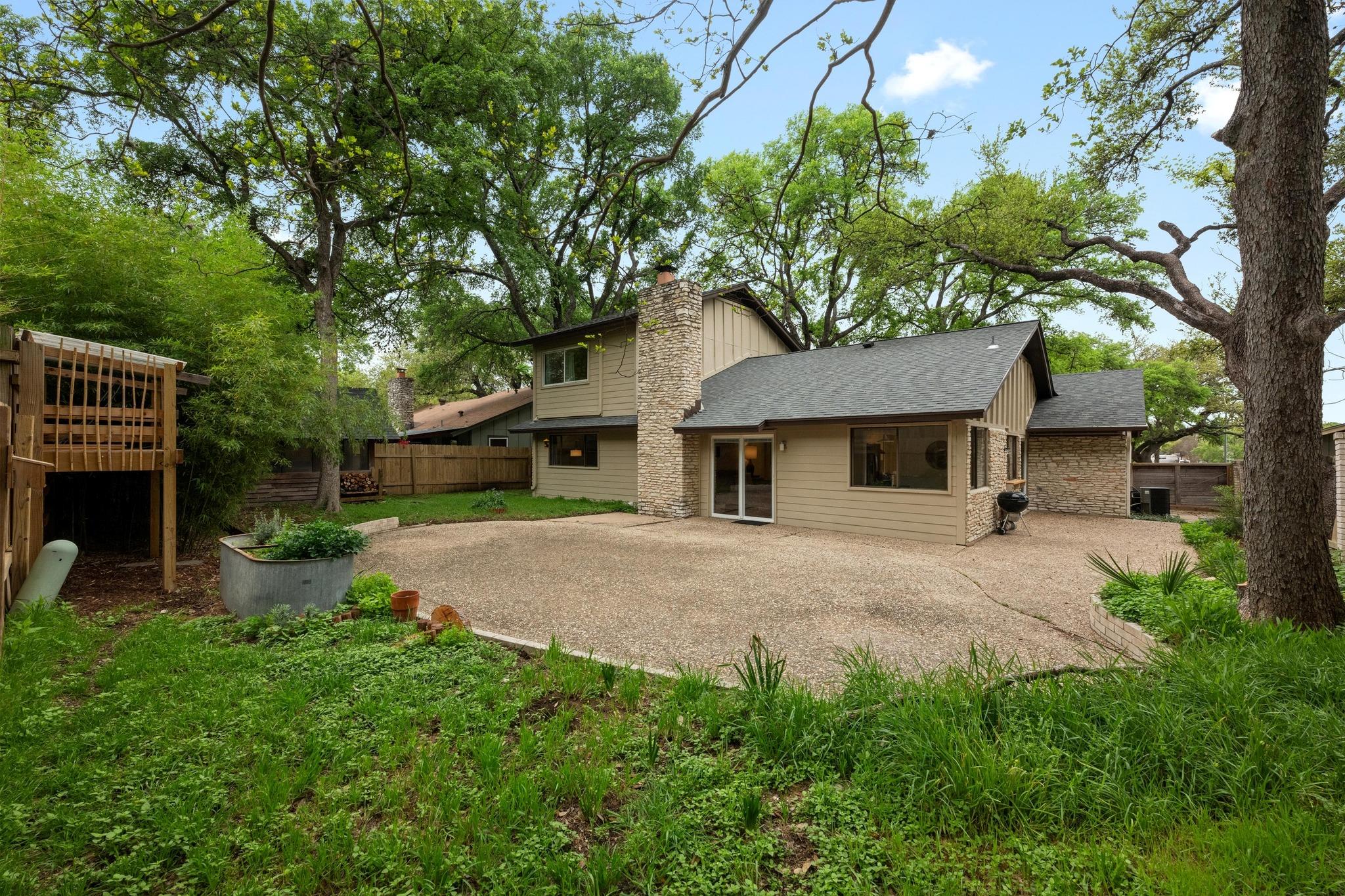 2604 Campden Dr Property Photo 28