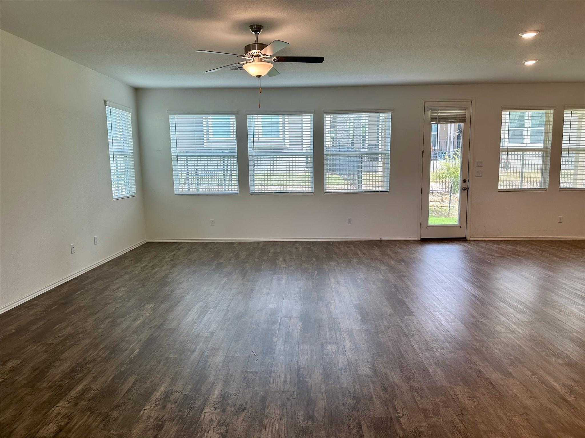 412 Montauk Loop #15 Property Photo 3