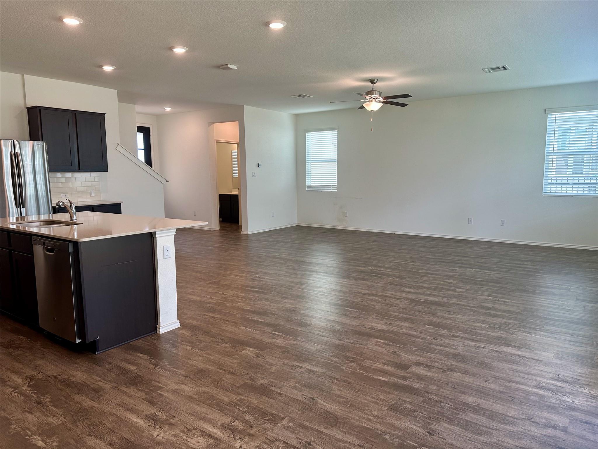 412 Montauk Loop #15 Property Photo 9