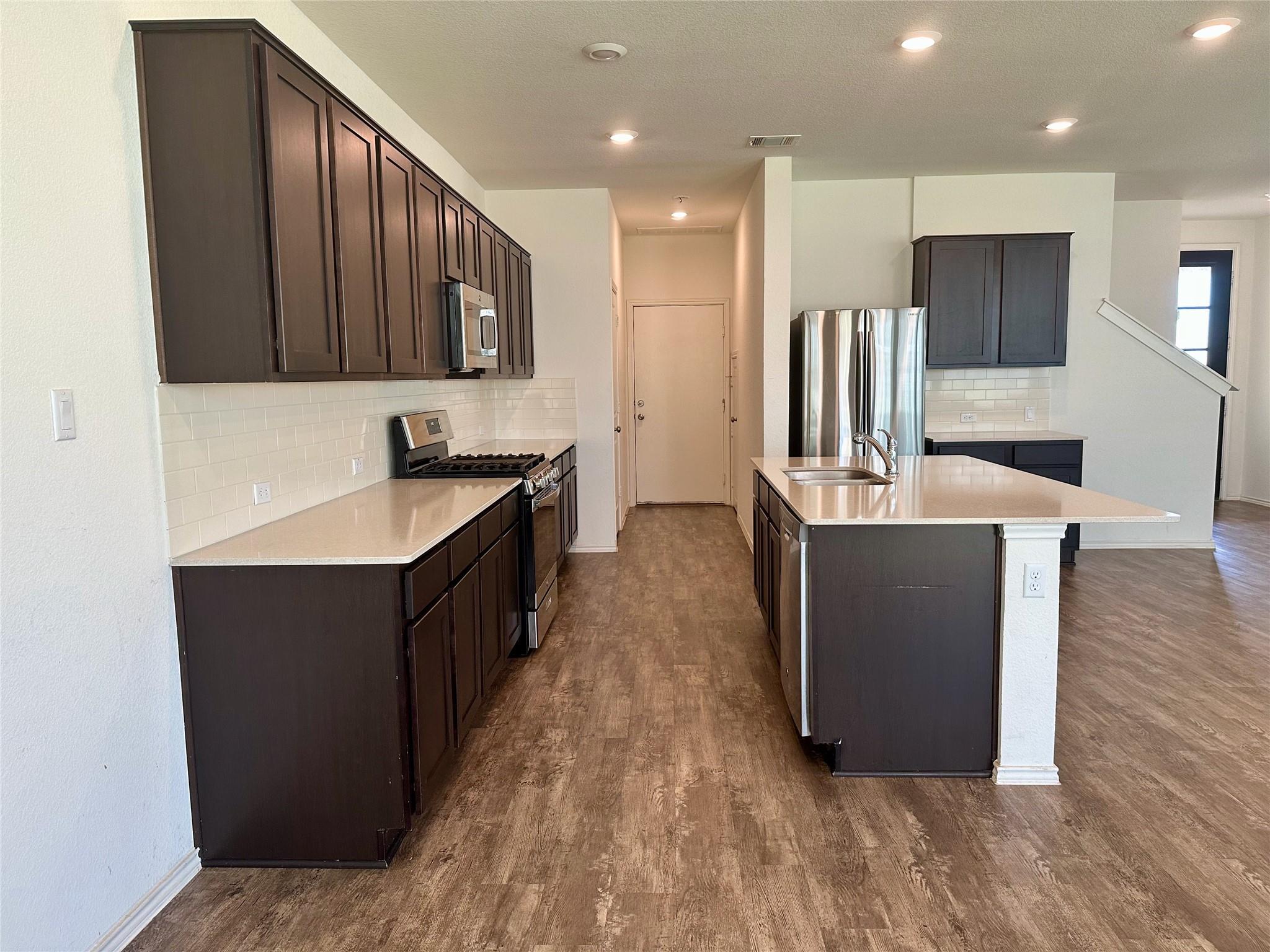 412 Montauk Loop #15 Property Photo 10
