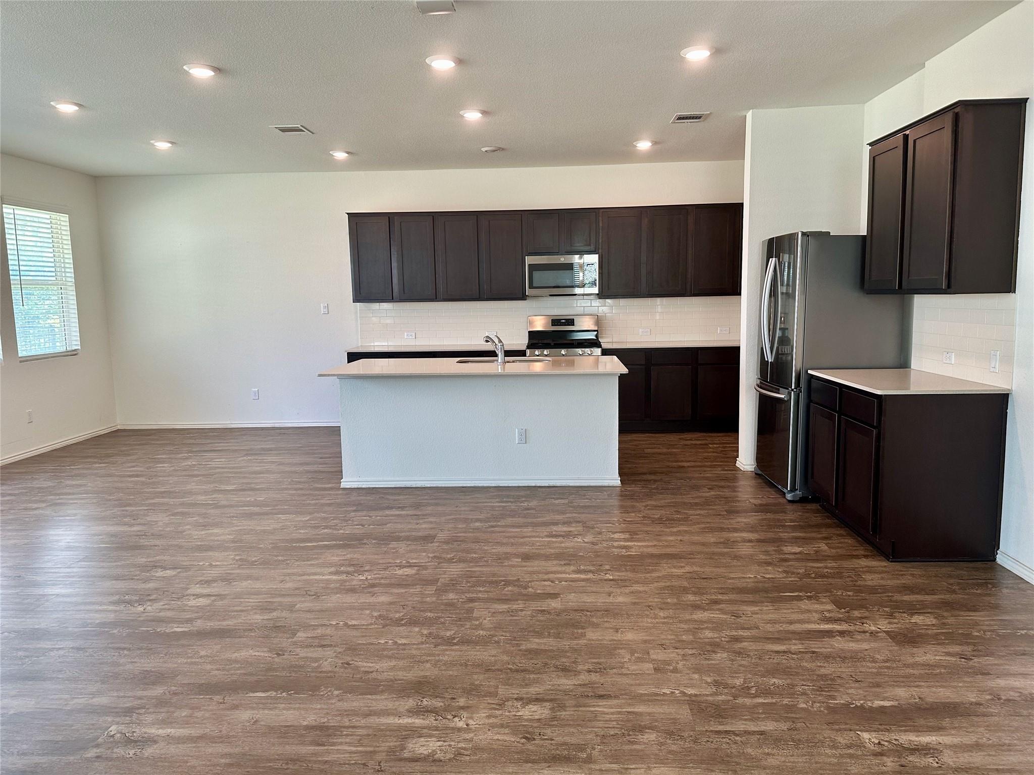 412 Montauk Loop #15 Property Photo 12