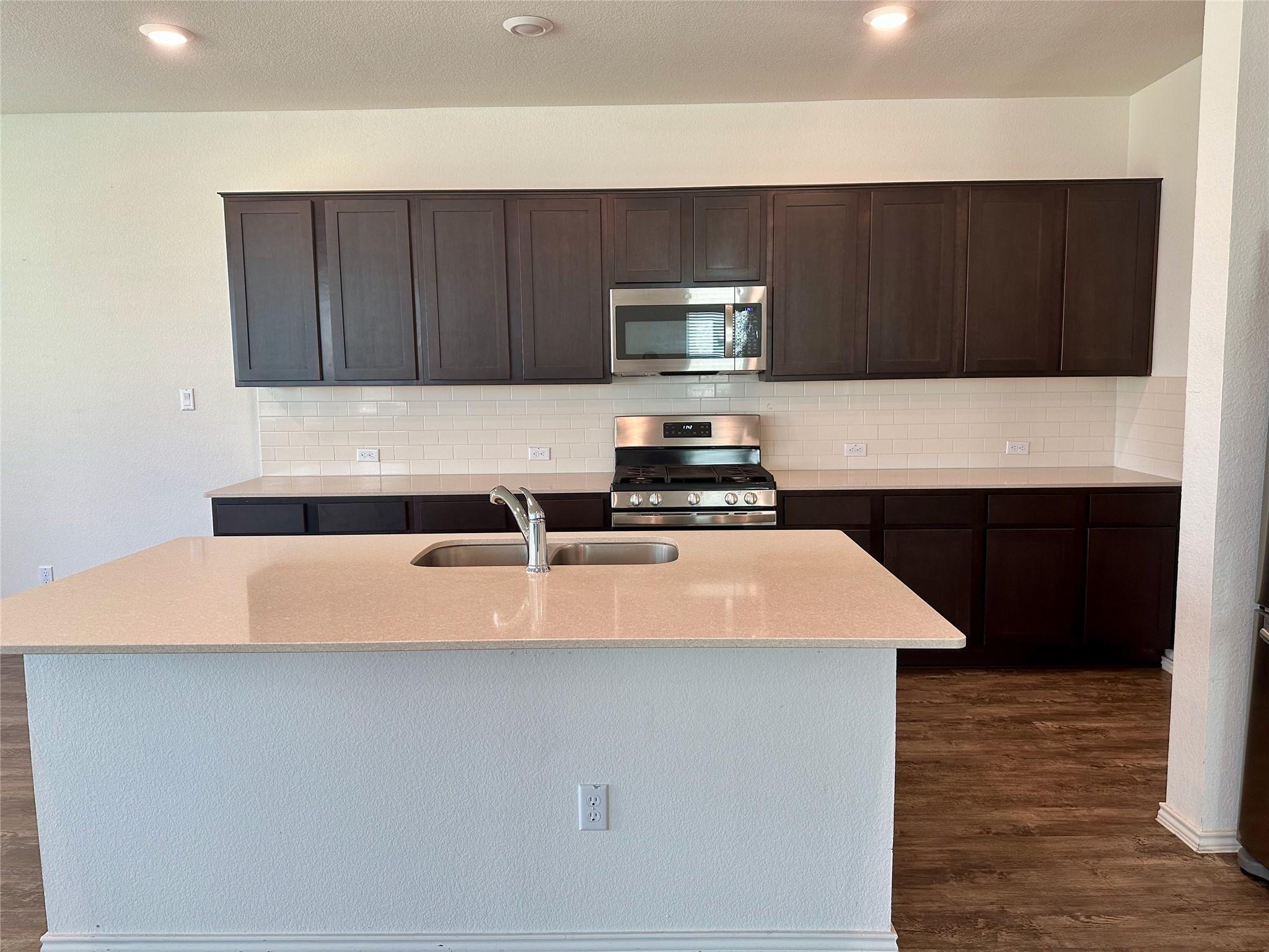 412 Montauk Loop #15 Property Photo 13
