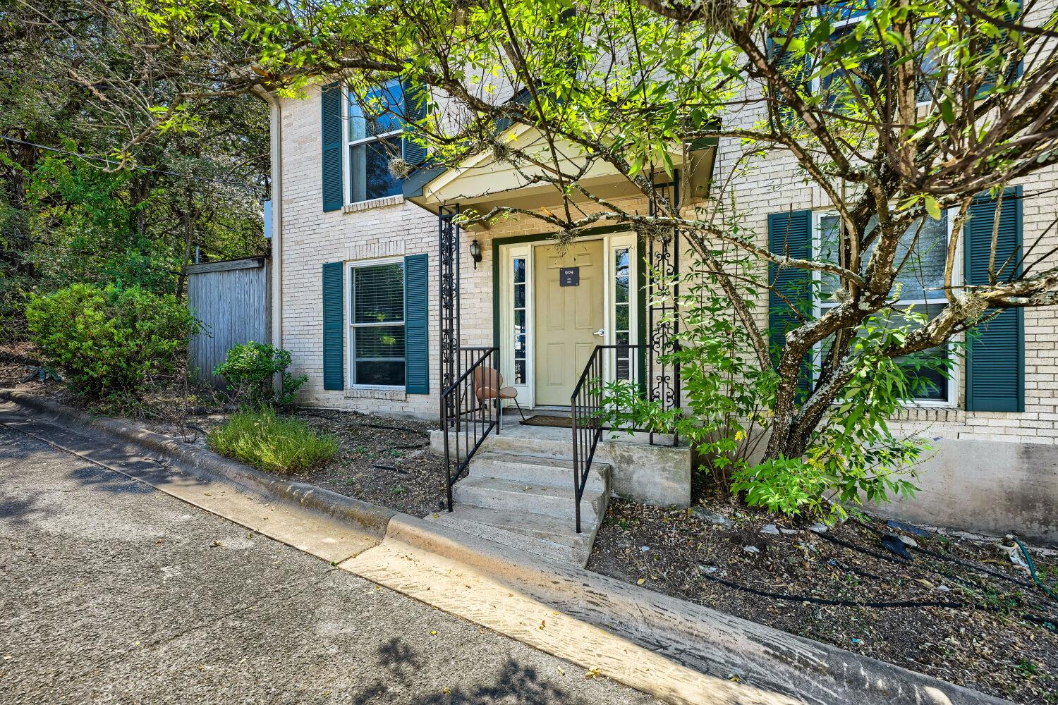 909 E Oltorf St #201 Property Photo 2