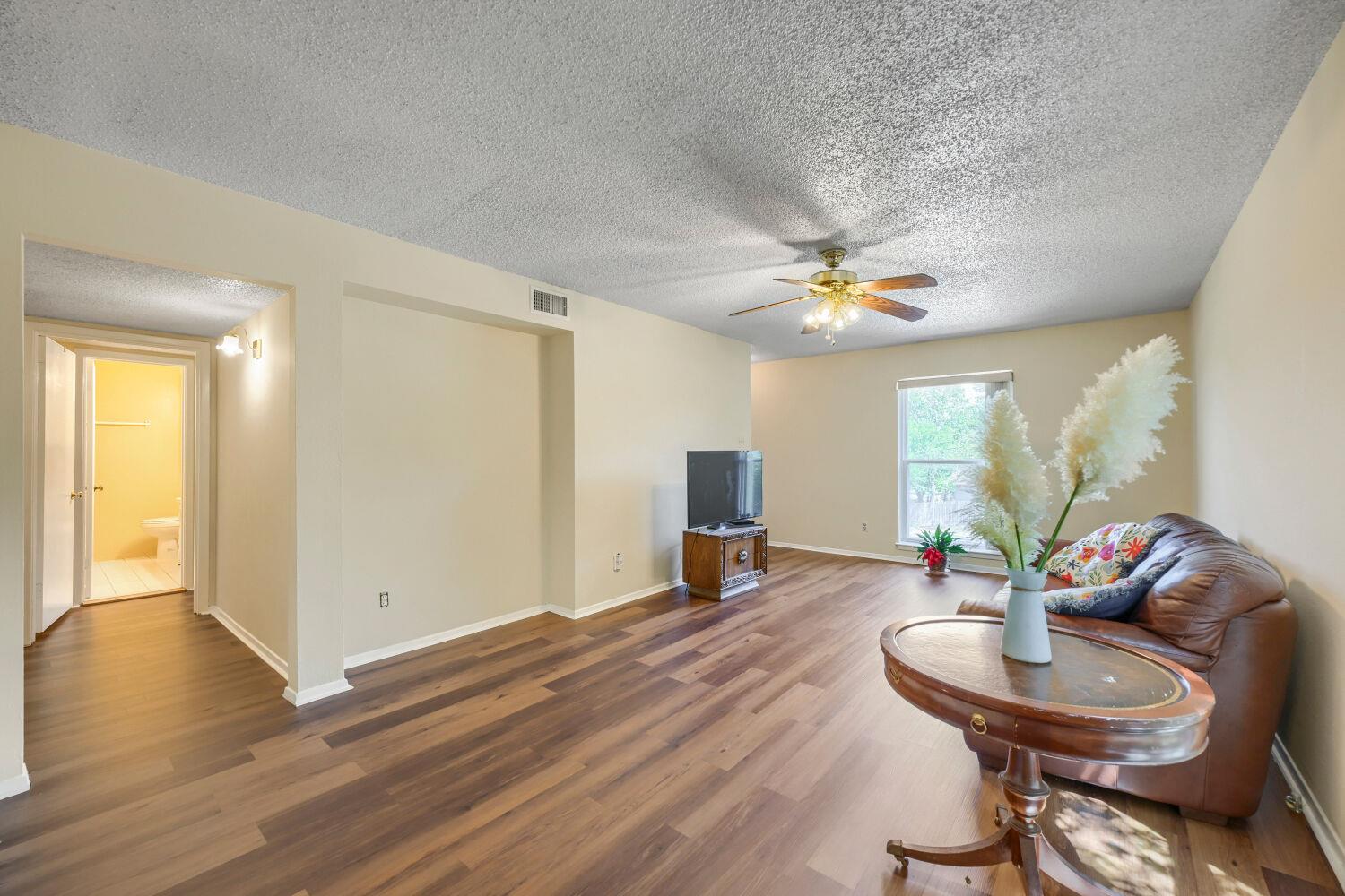 909 E Oltorf St #201 Property Photo 4