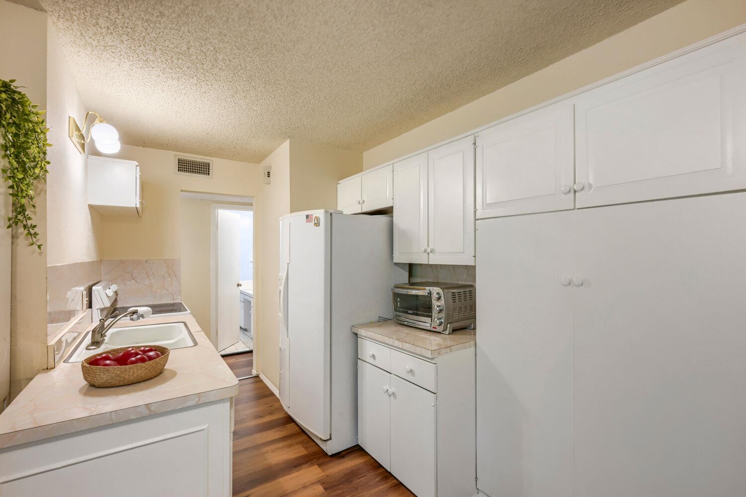 909 E Oltorf St #201 Property Photo 8