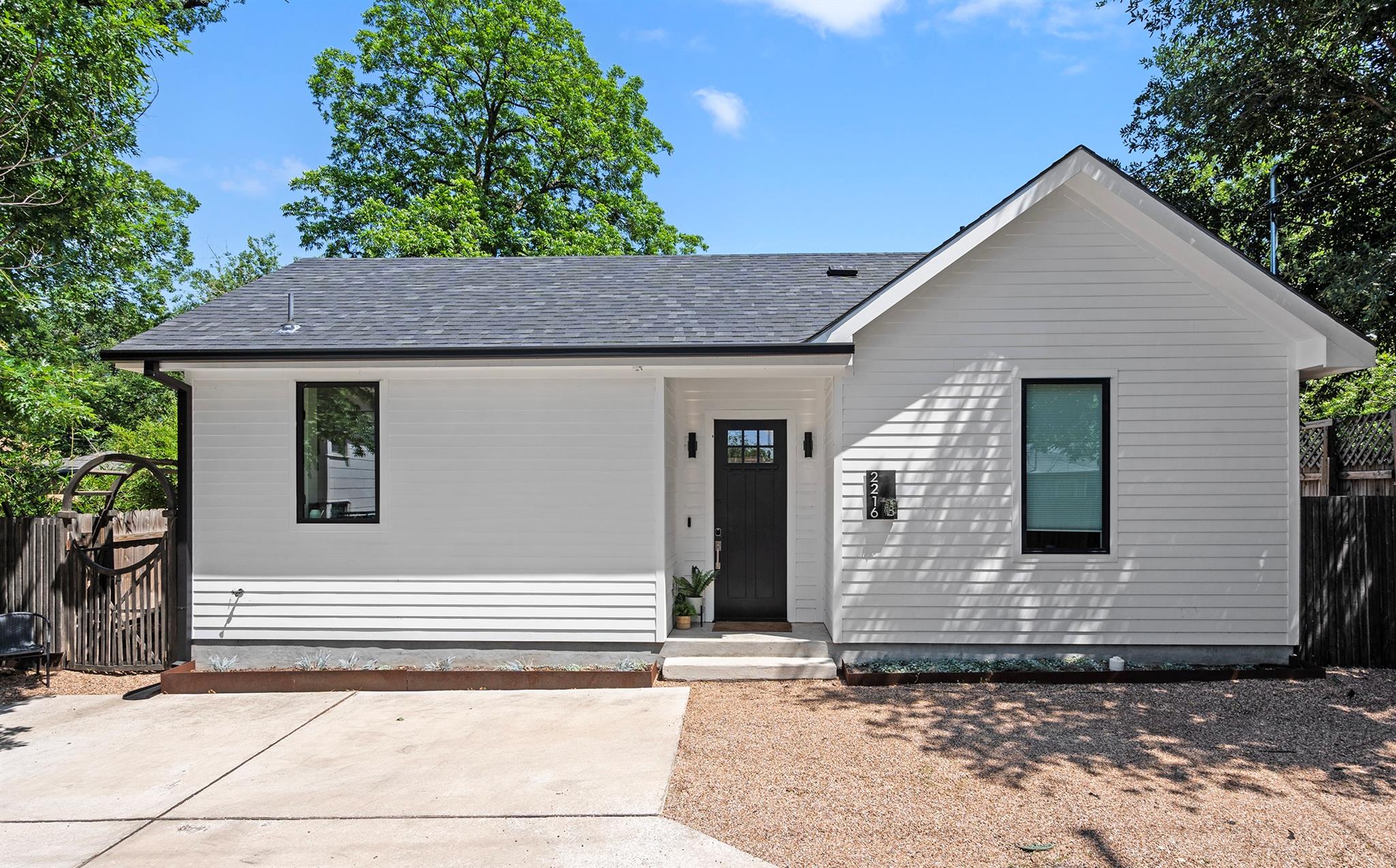 2216 Lindell Ave #2