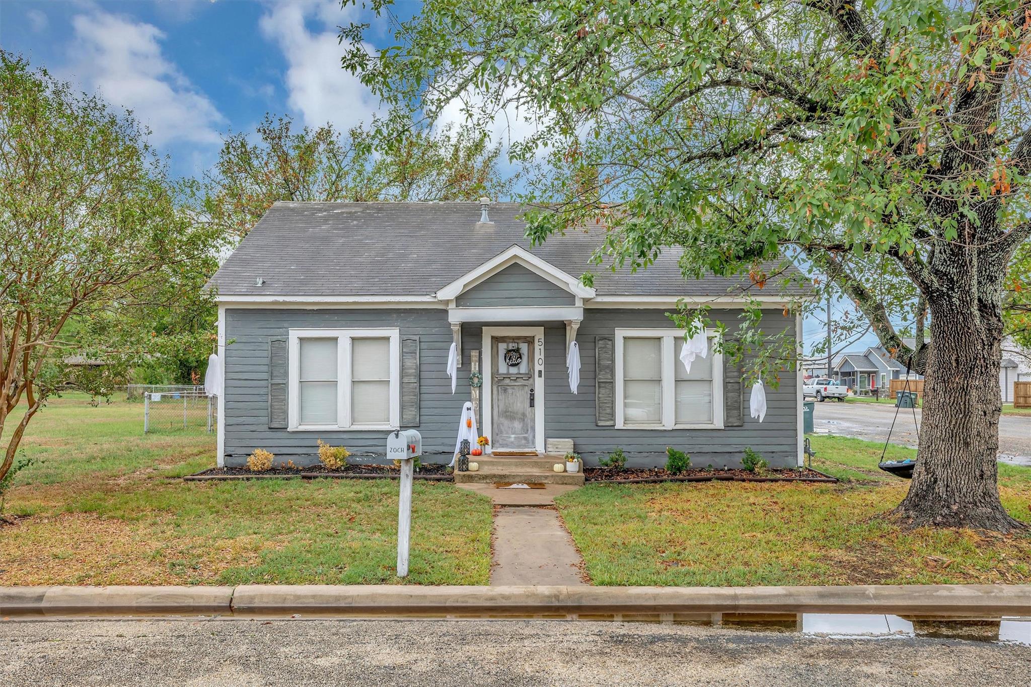 510 E Brenham St Property Photo 1