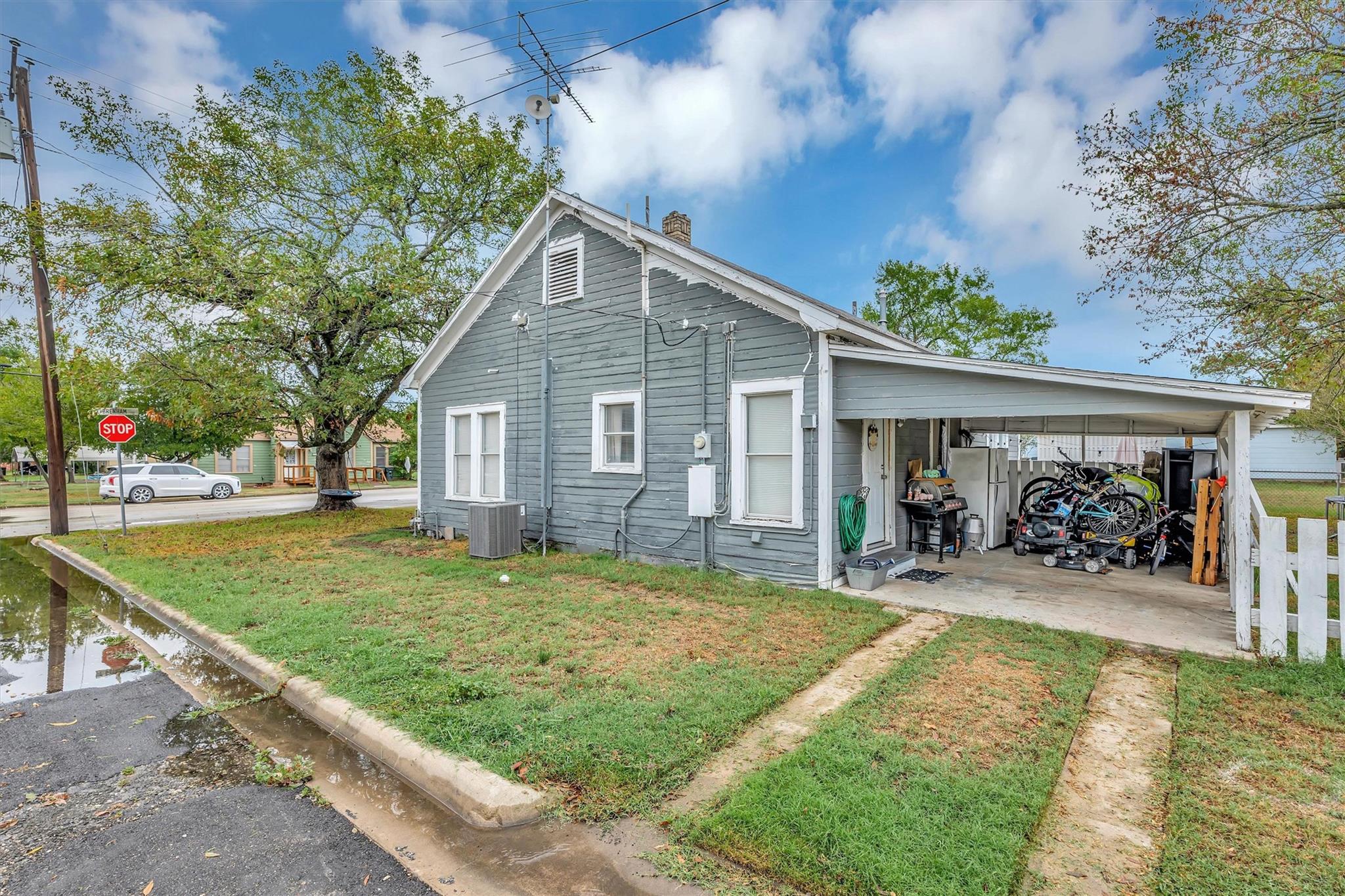 510 E Brenham St Property Photo 29