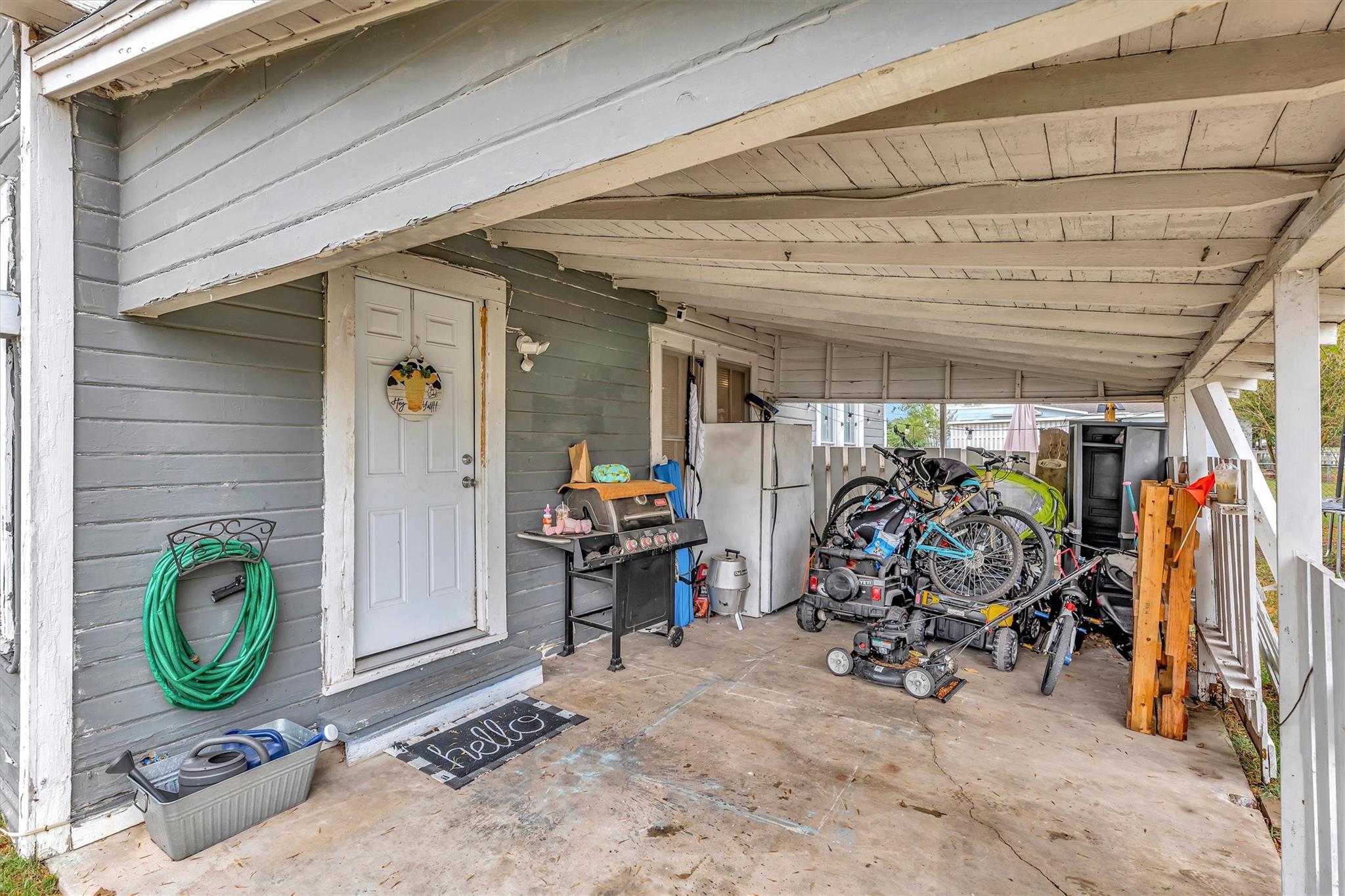 510 E Brenham St Property Photo 30