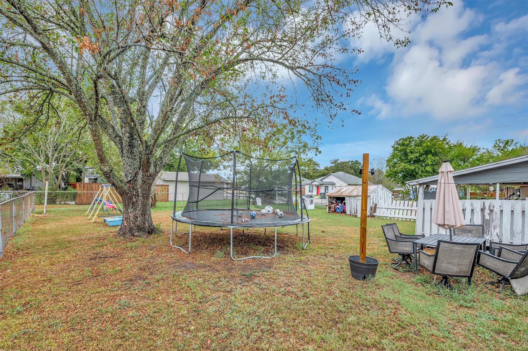 510 E Brenham St Property Photo 32