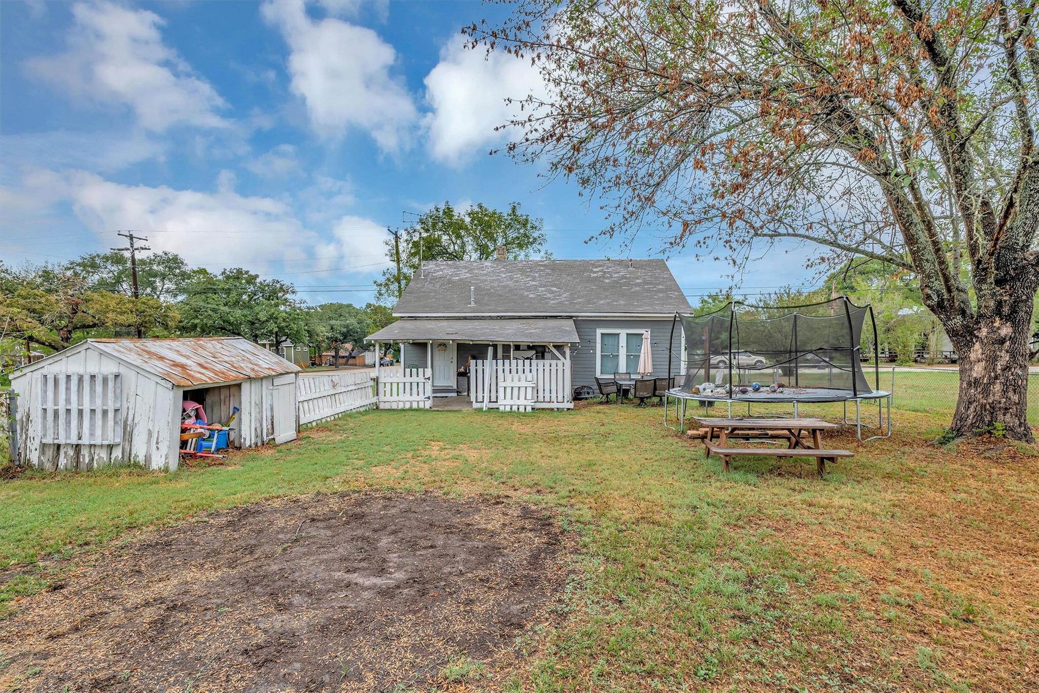 510 E Brenham St Property Photo 35