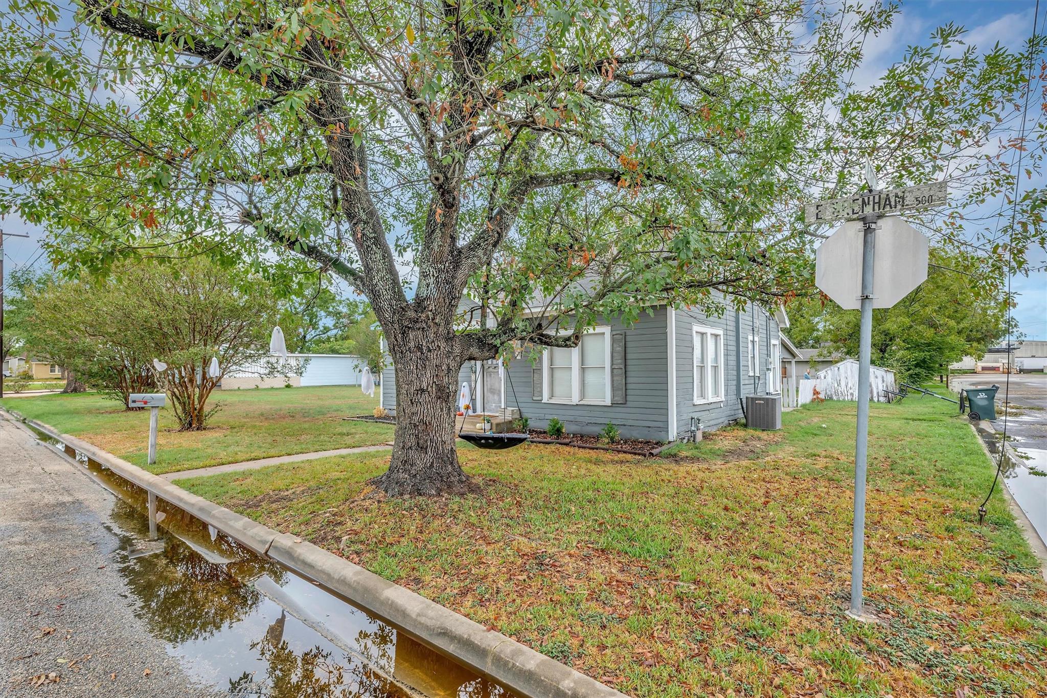 510 E Brenham St Property Photo 36