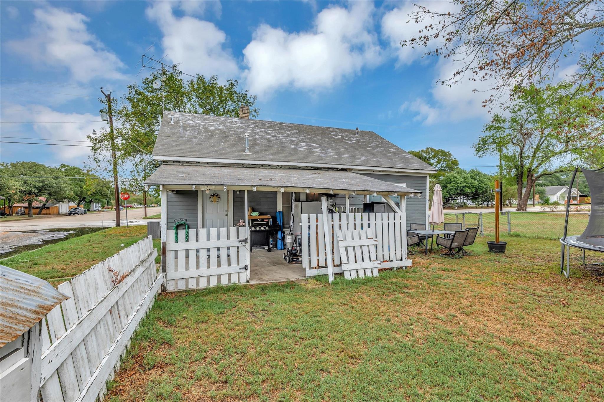 510 E Brenham St Property Photo 38