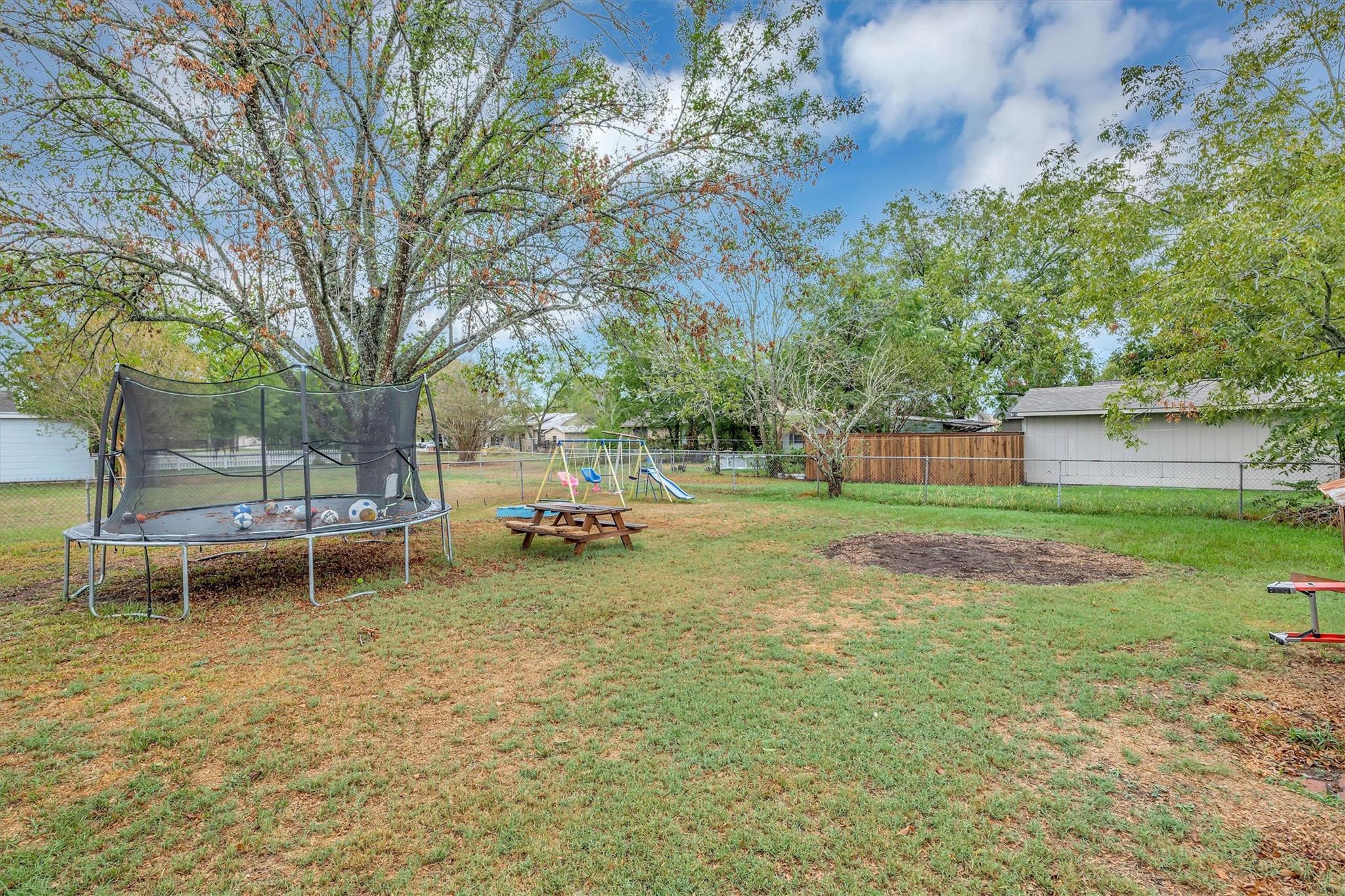 510 E Brenham St Property Photo 39