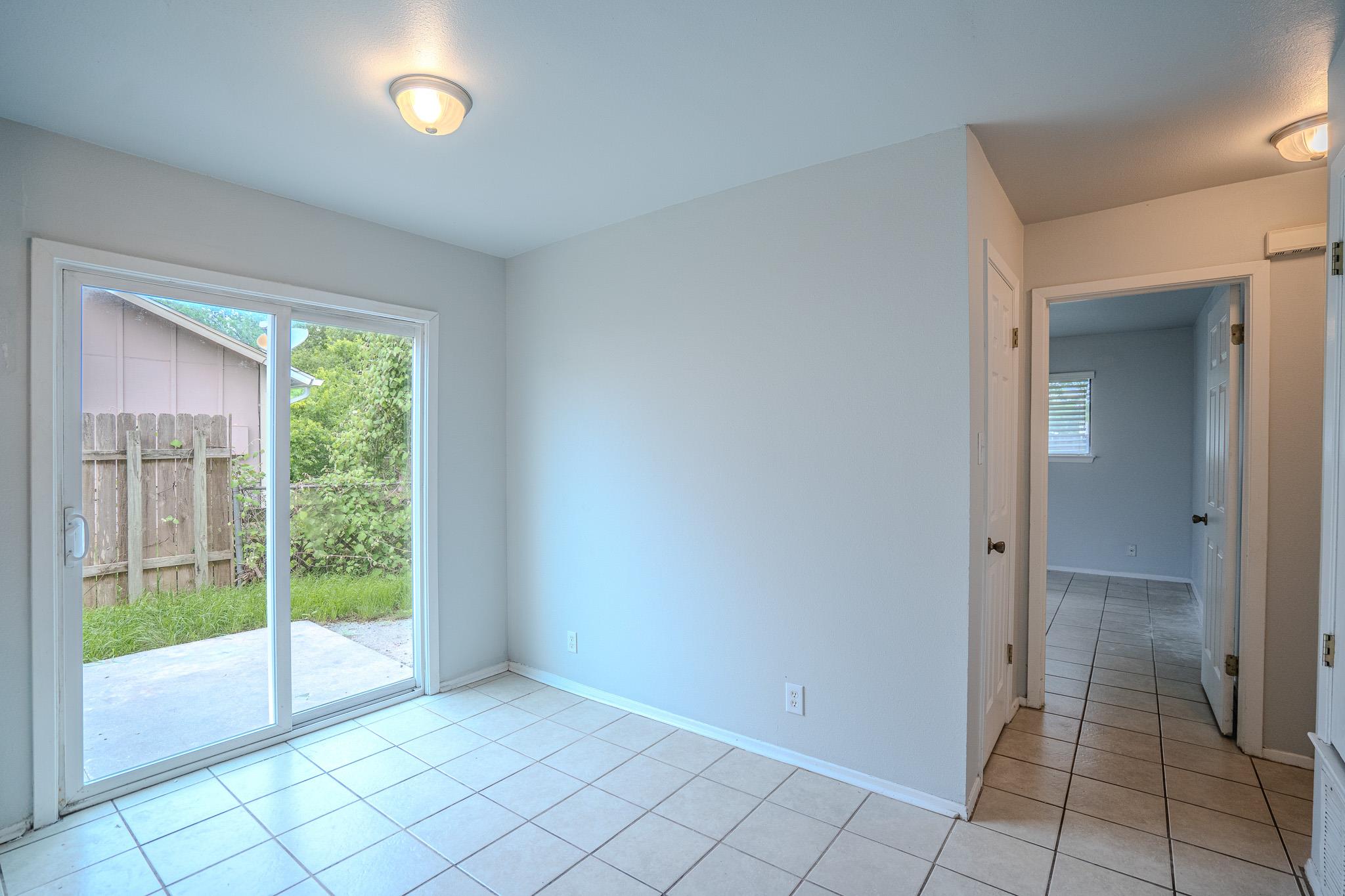 12403 Tree Line Dr #b Property Photo 5