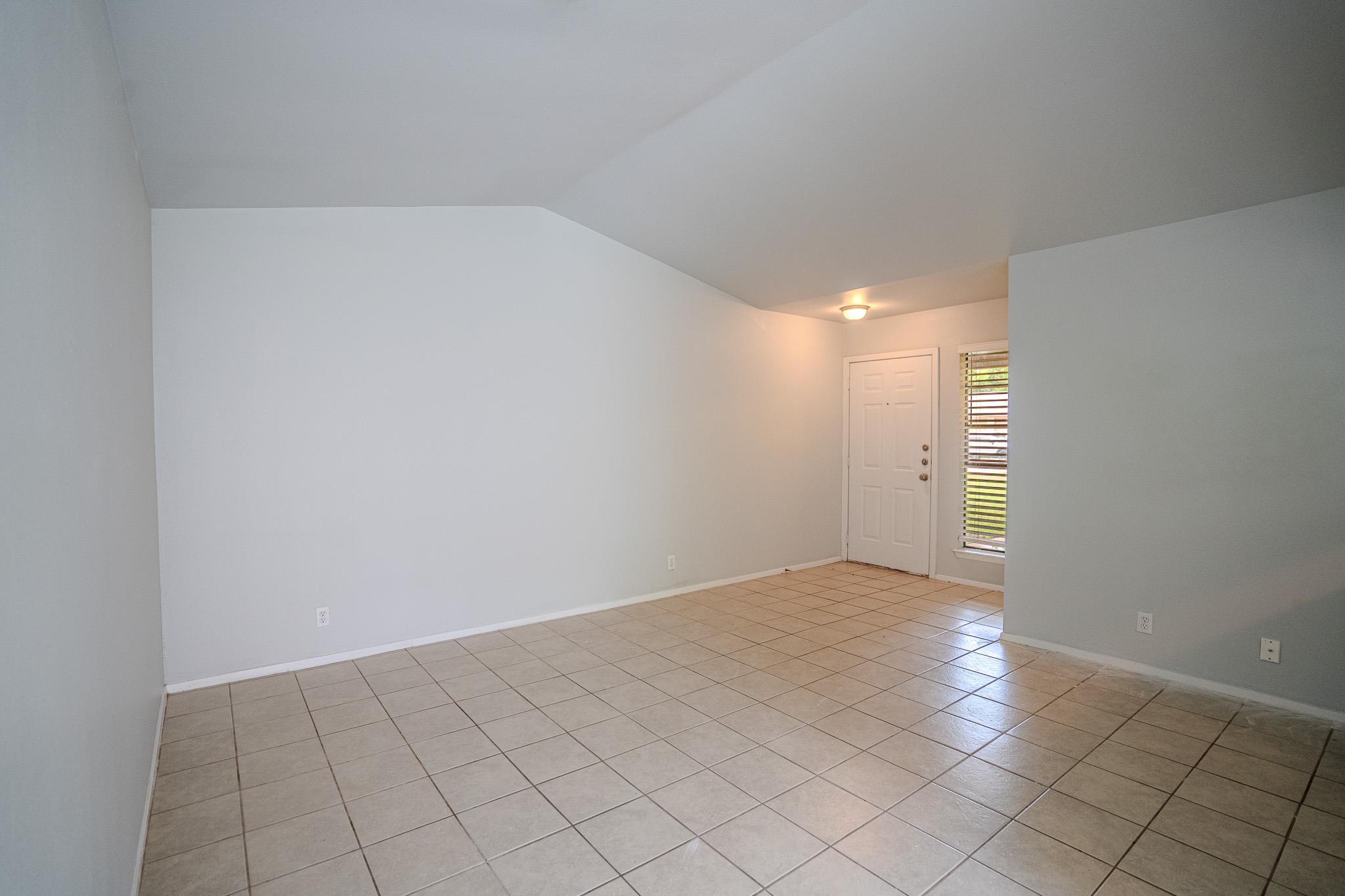 12403 Tree Line Dr #b Property Photo 6
