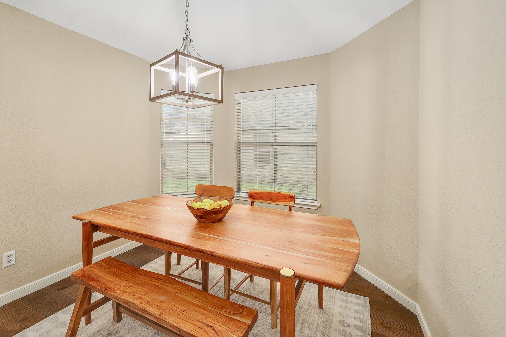 1607 Main St Property Photo 6