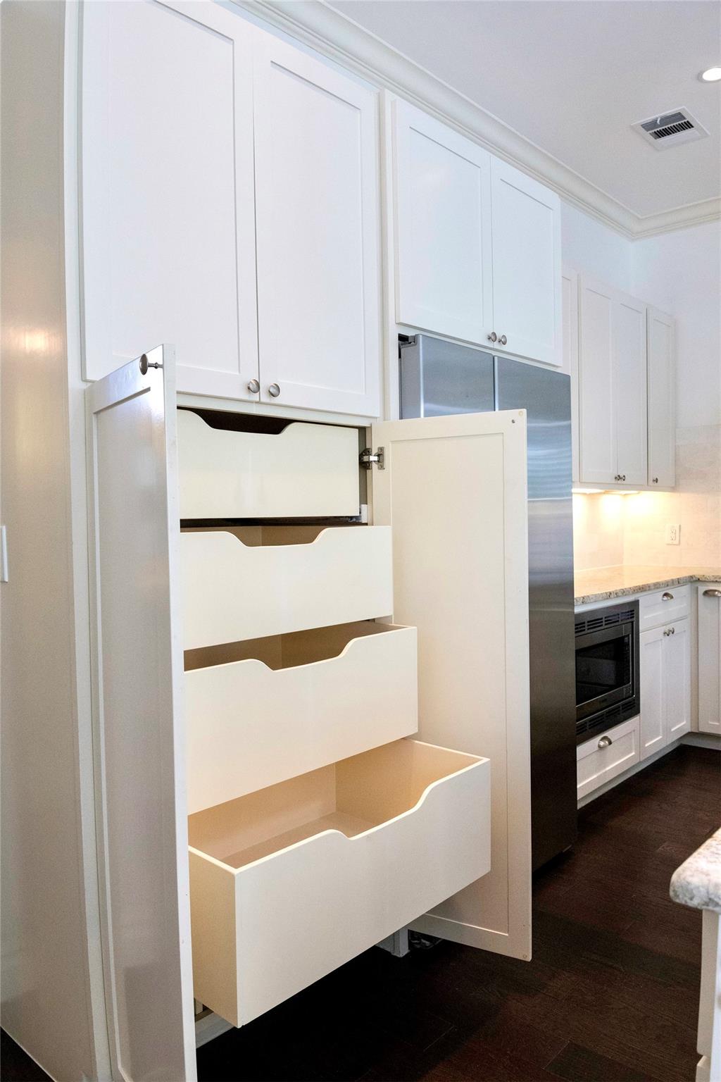 800 Rosedale Ter #b Property Photo 12