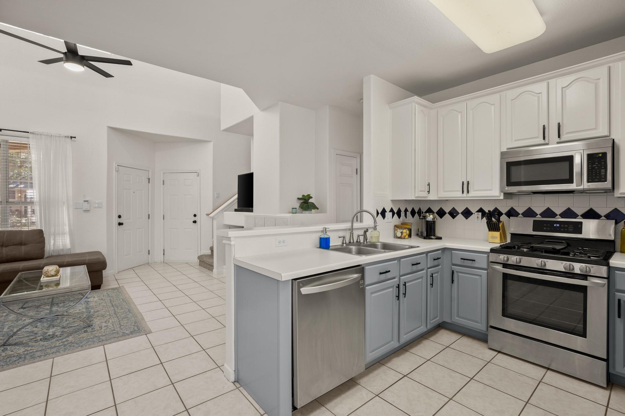 2100 Pipers Field Dr #33 Property Photo 6