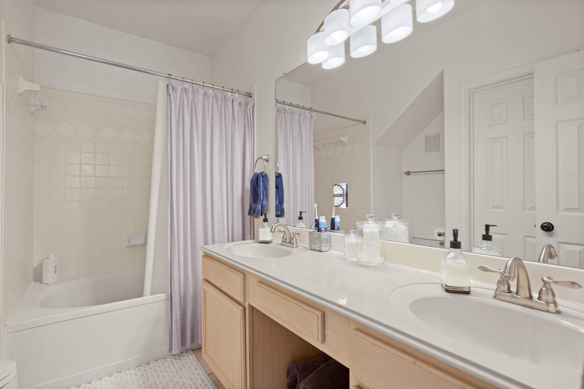 2100 Pipers Field Dr #33 Property Photo 11