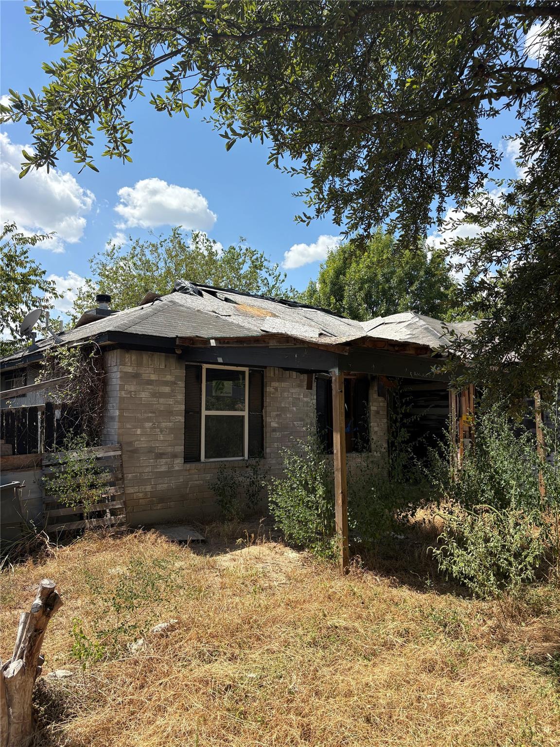 205 Barberry Dr Property Photo 3