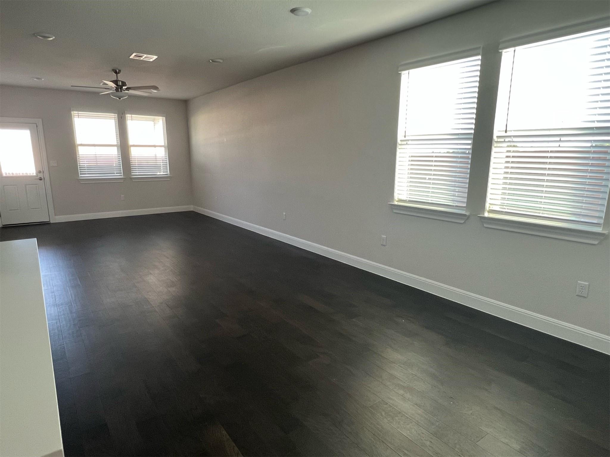 15501 Ellinger Dr Property Photo 6