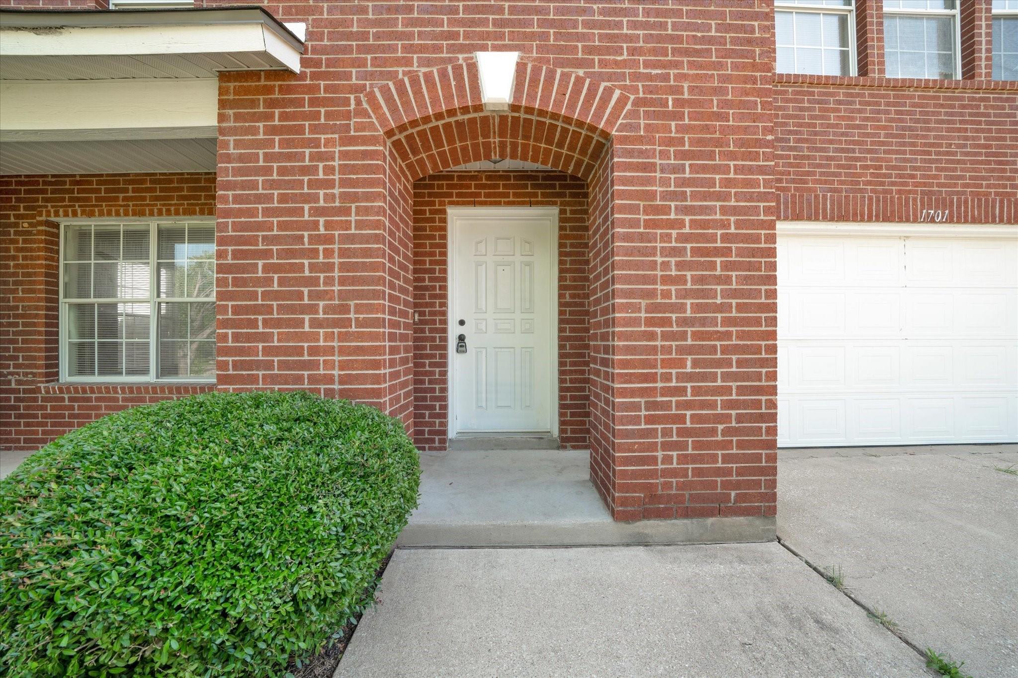 1701 Balsam Way Property Photo 2