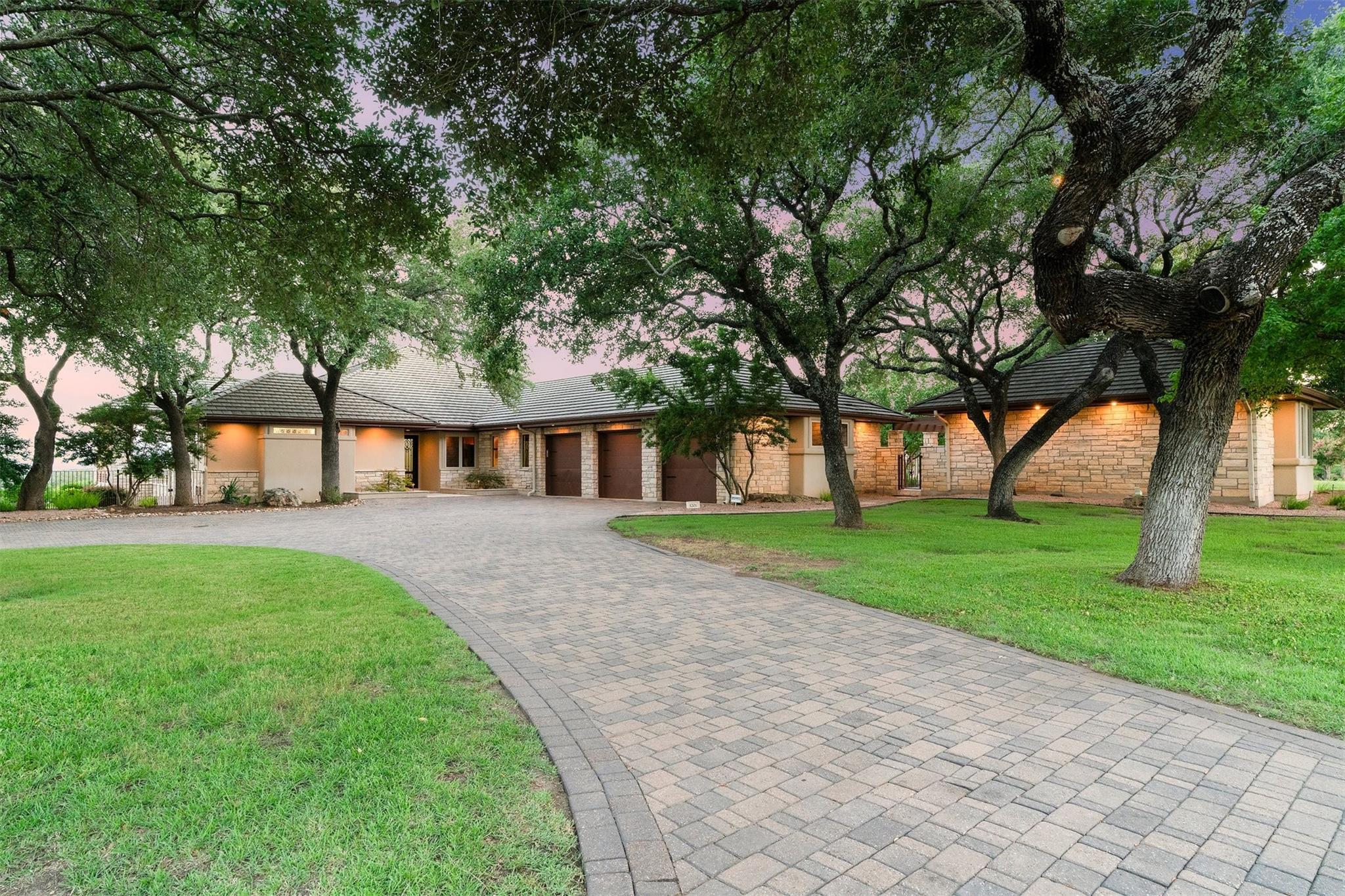 1201 Majestic Hills Blvd Property Photo 4