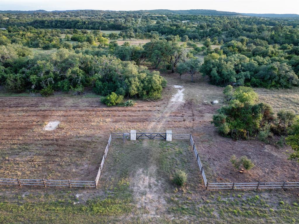 7275 Creek Rd Property Photo 4