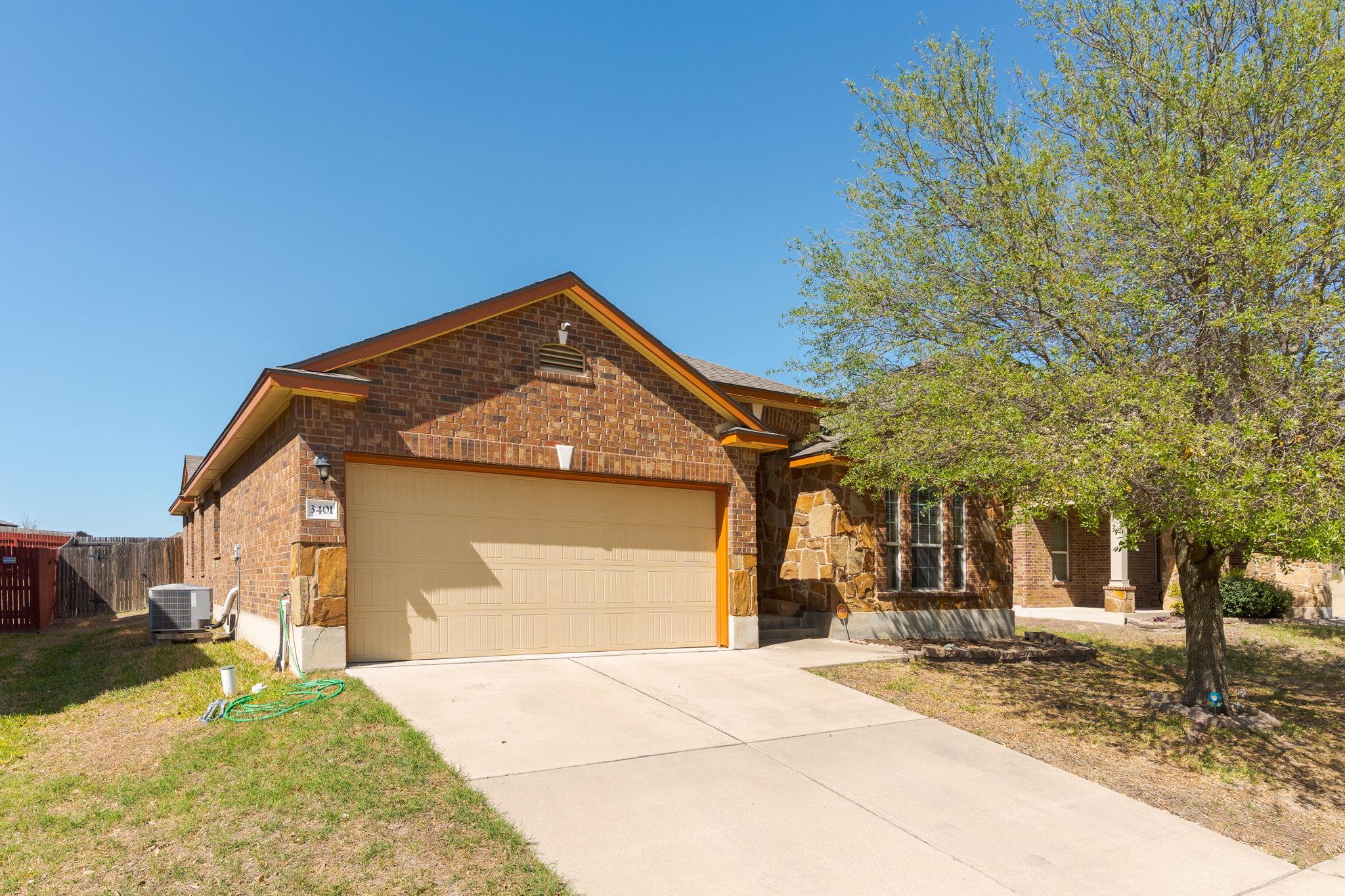 3401 Cricklewood Dr Property Photo