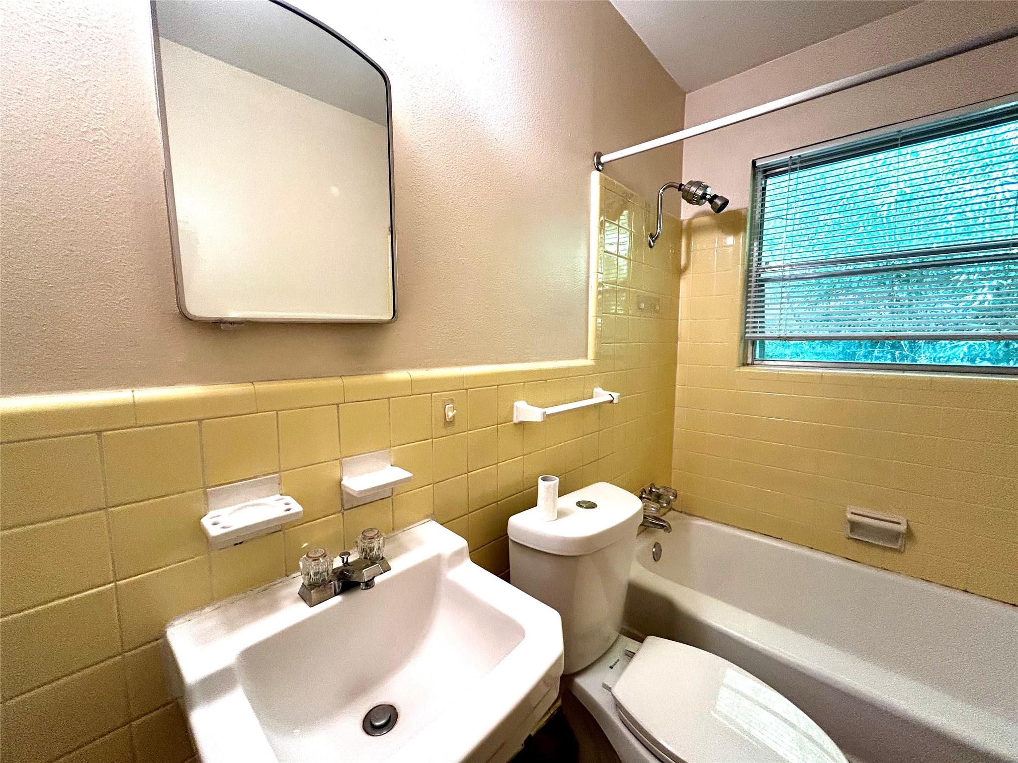 607 Bellevue Pl #a Property Photo 13