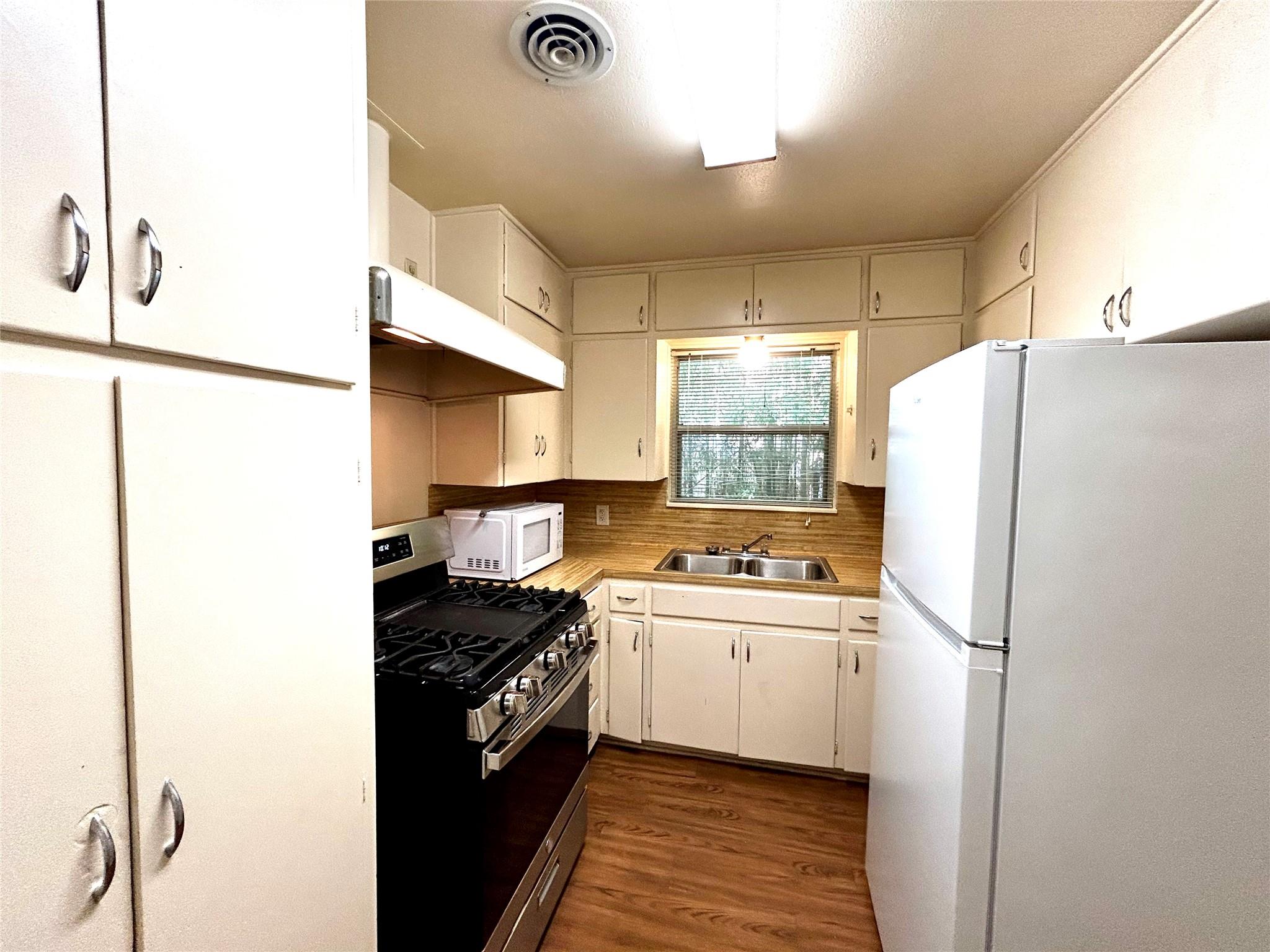 607 Bellevue Pl #a Property Photo 25
