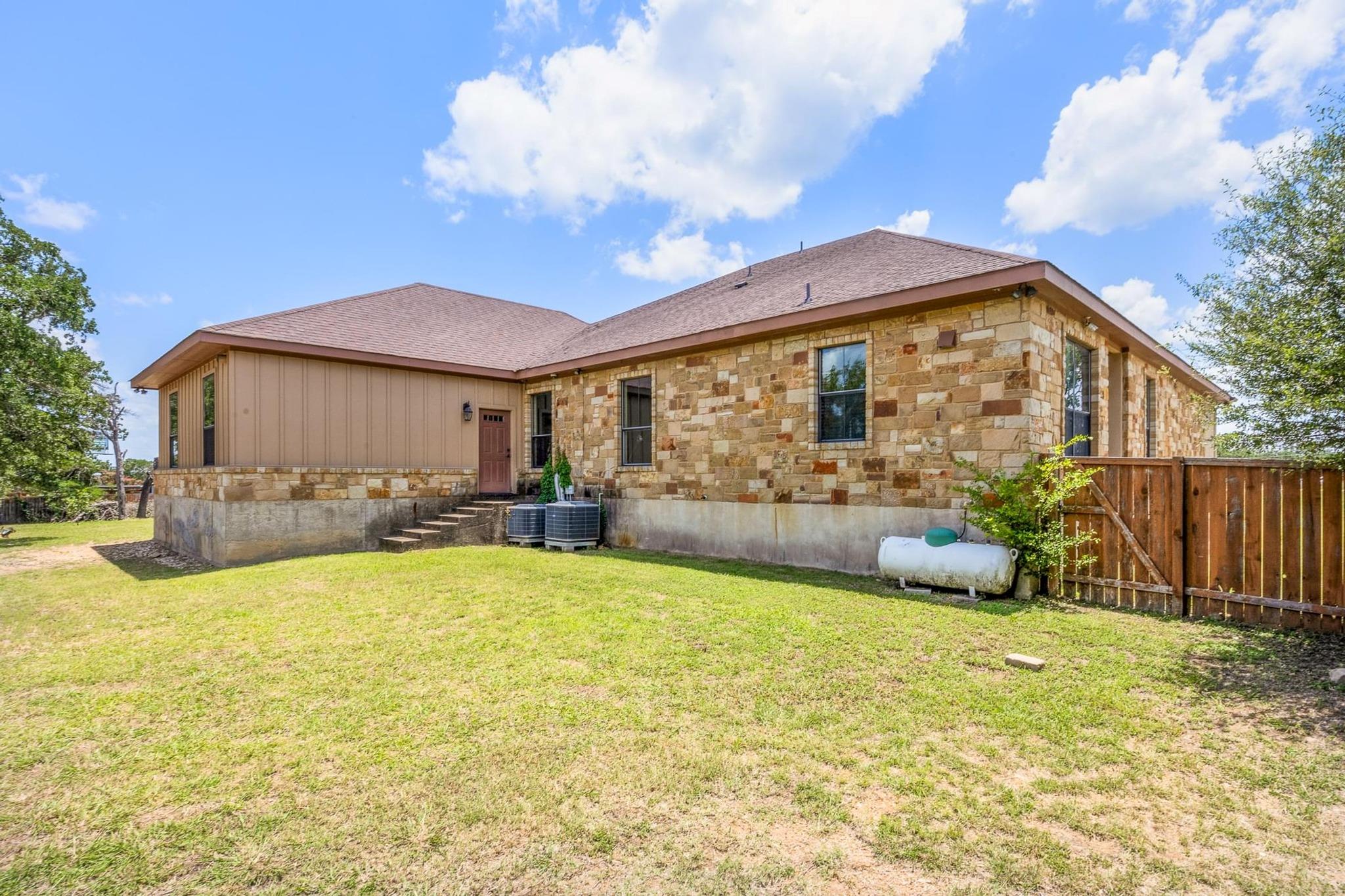 105 Applewood Dr Property Photo 40