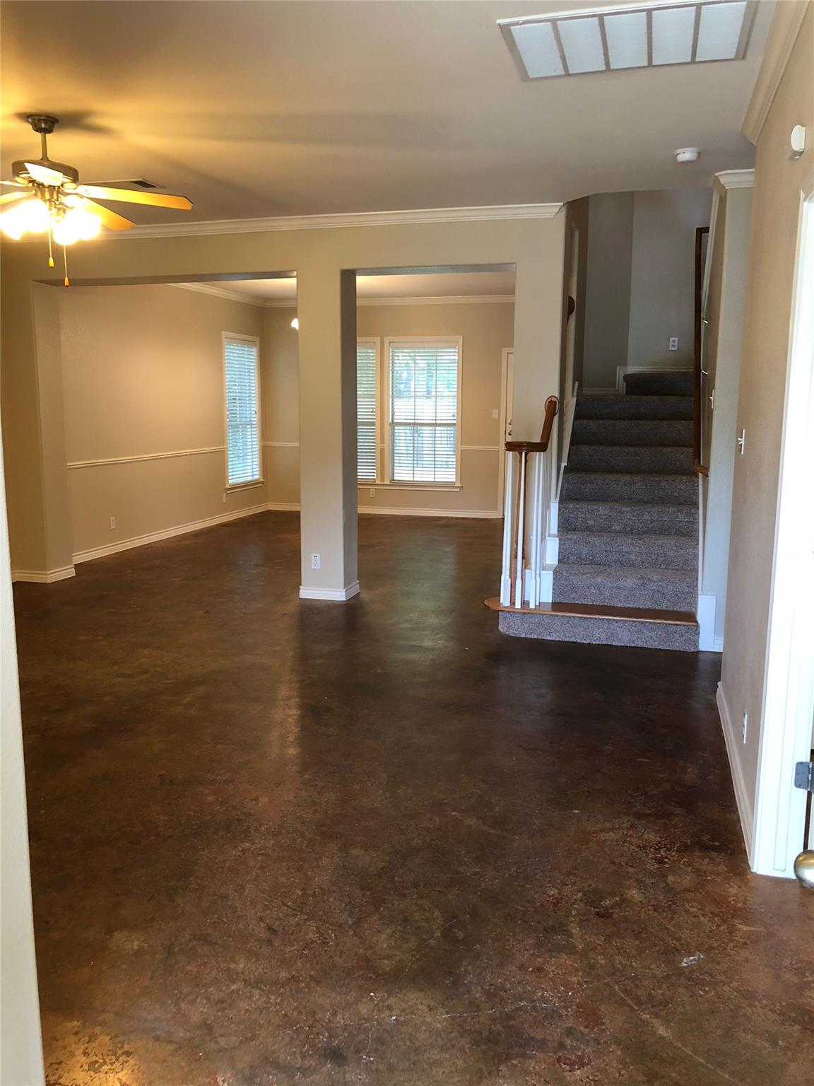 504 W North Loop Blvd #a Property Photo 2