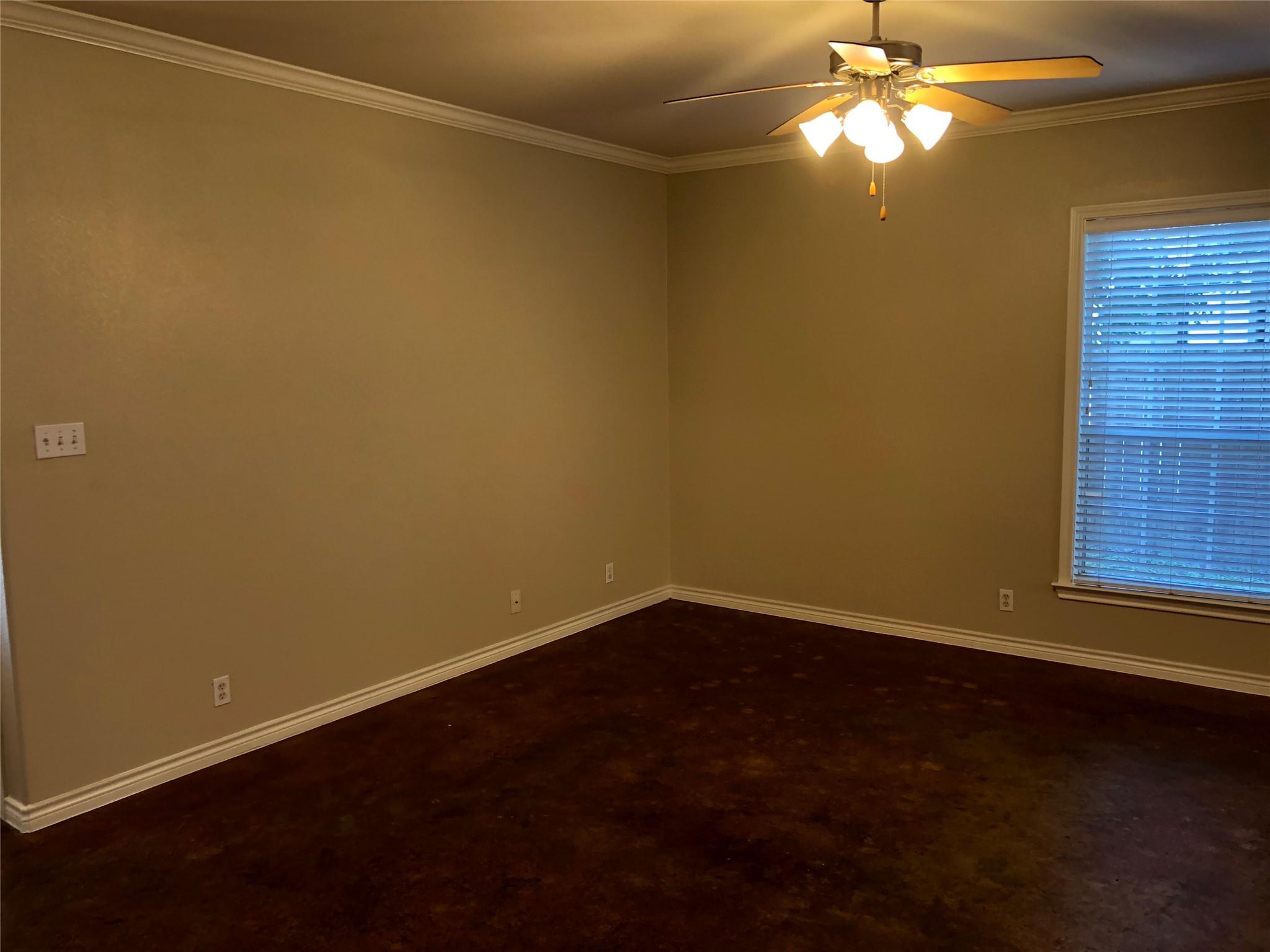 504 W North Loop Blvd #a Property Photo 4