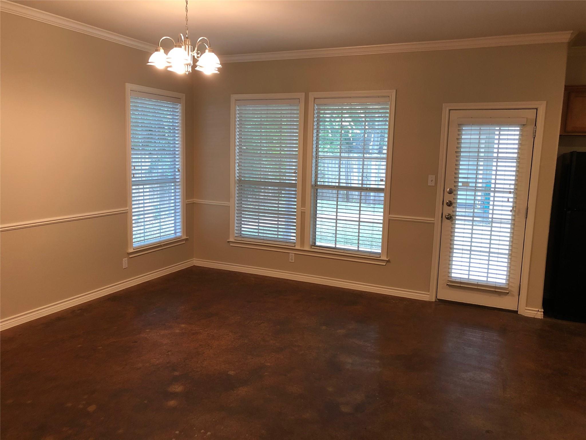 504 W North Loop Blvd #a Property Photo 5