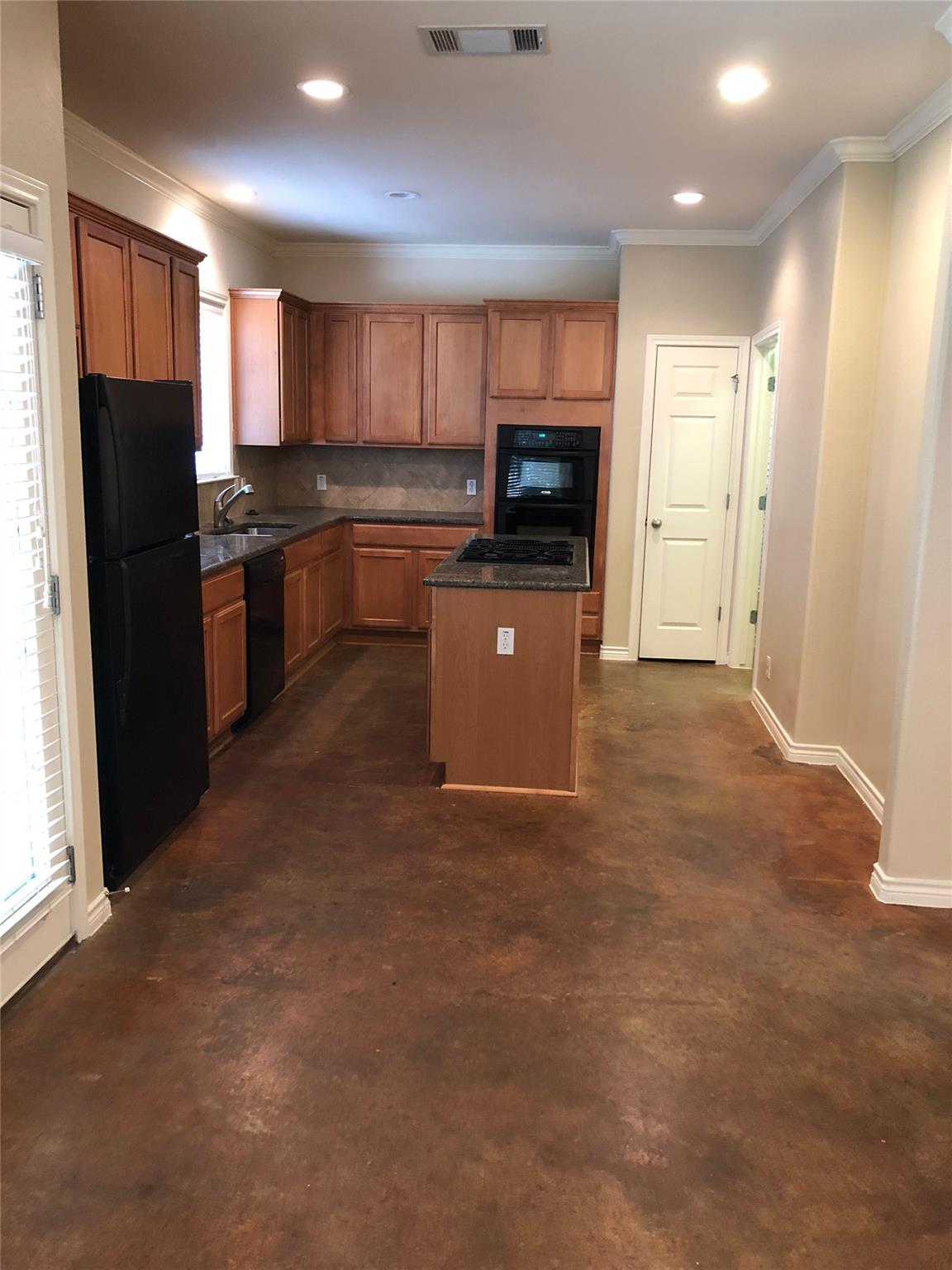 504 W North Loop Blvd #a Property Photo 8