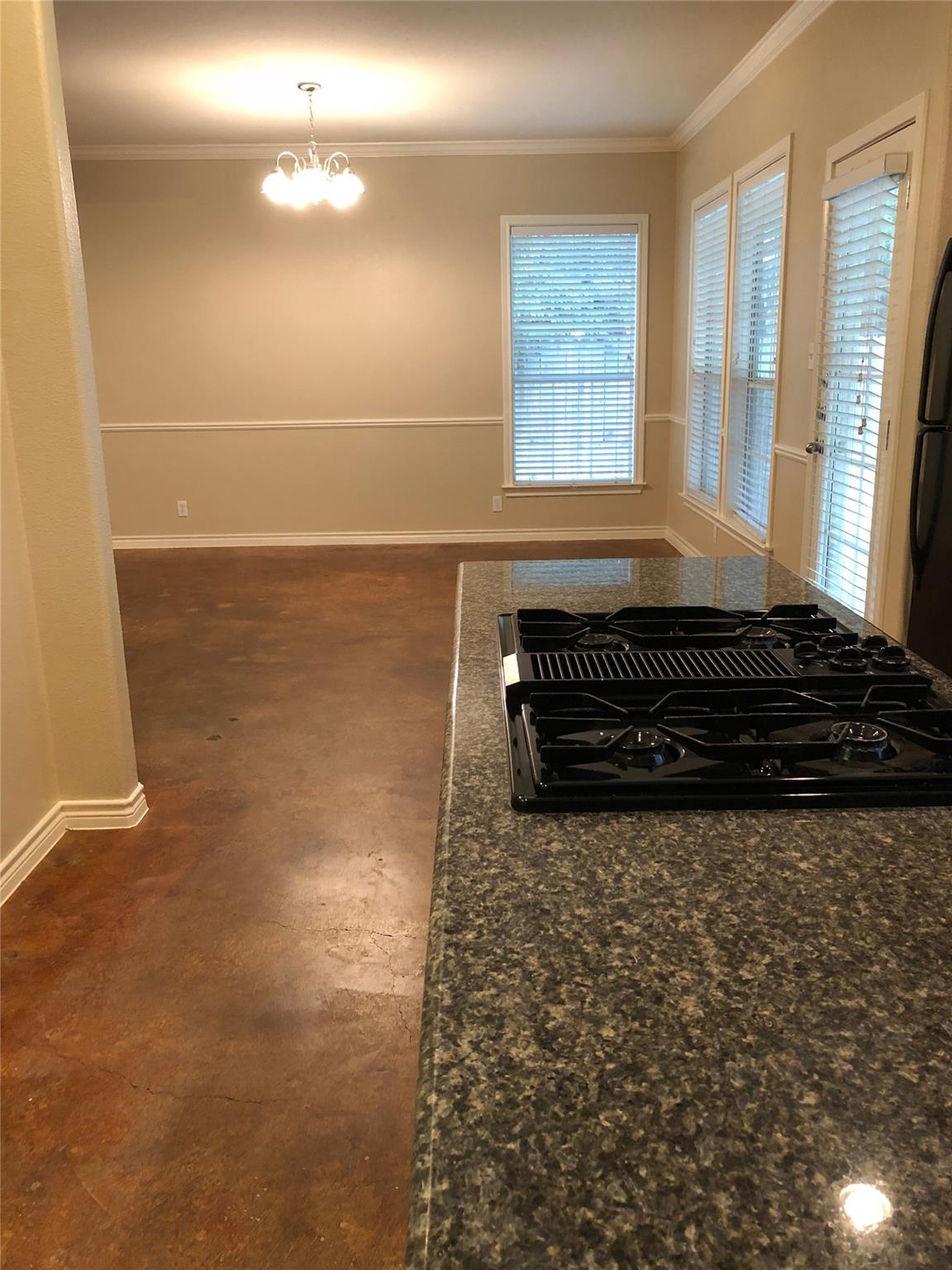 504 W North Loop Blvd #a Property Photo 11