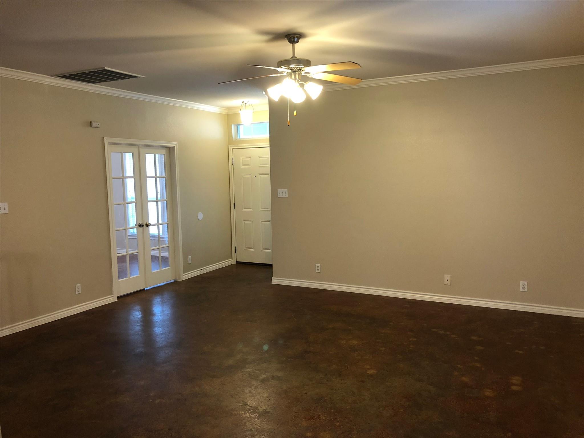 504 W North Loop Blvd #a Property Photo 12