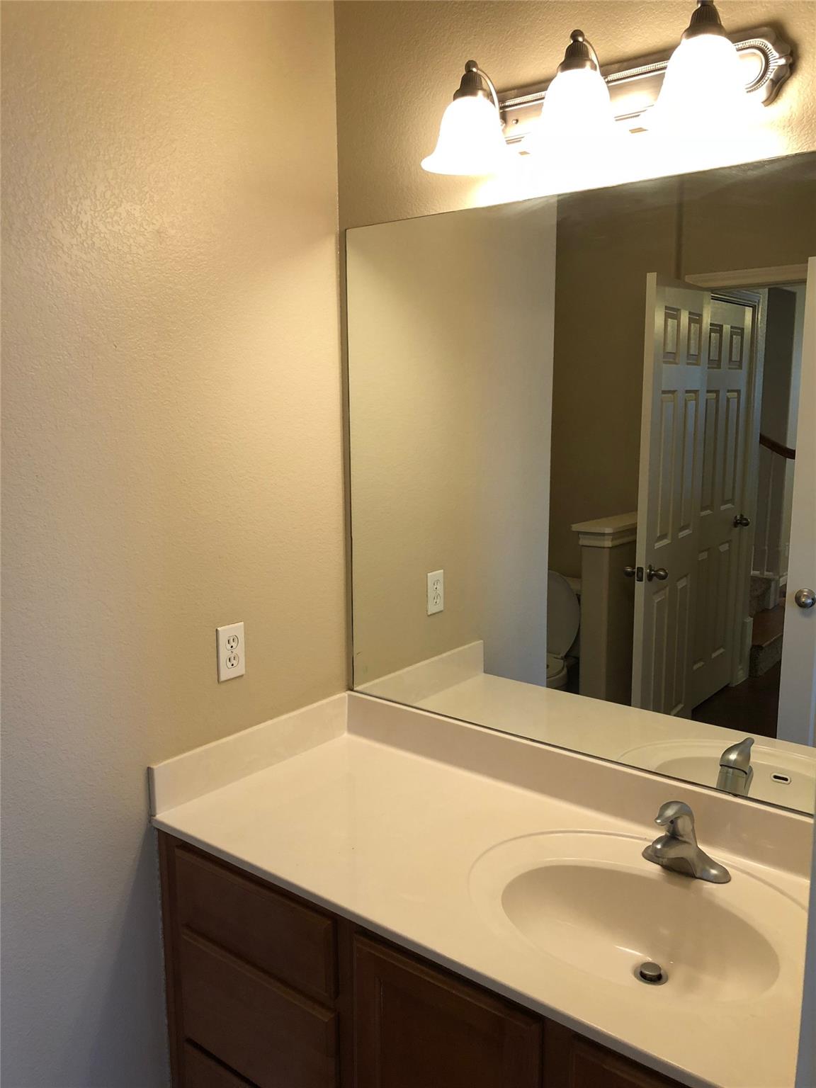 504 W North Loop Blvd #a Property Photo 15