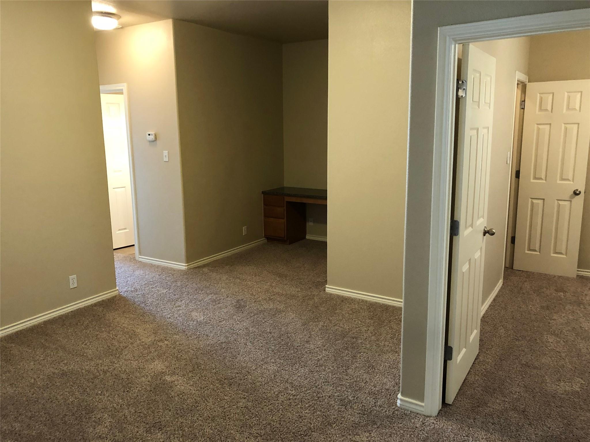 504 W North Loop Blvd #a Property Photo 18