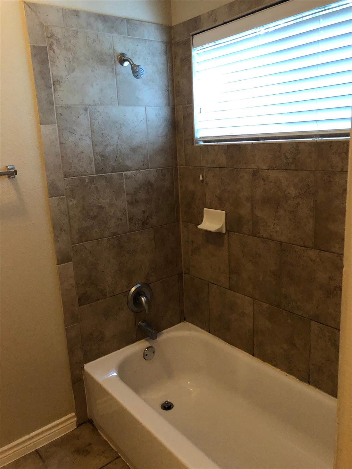 504 W North Loop Blvd #a Property Photo 21
