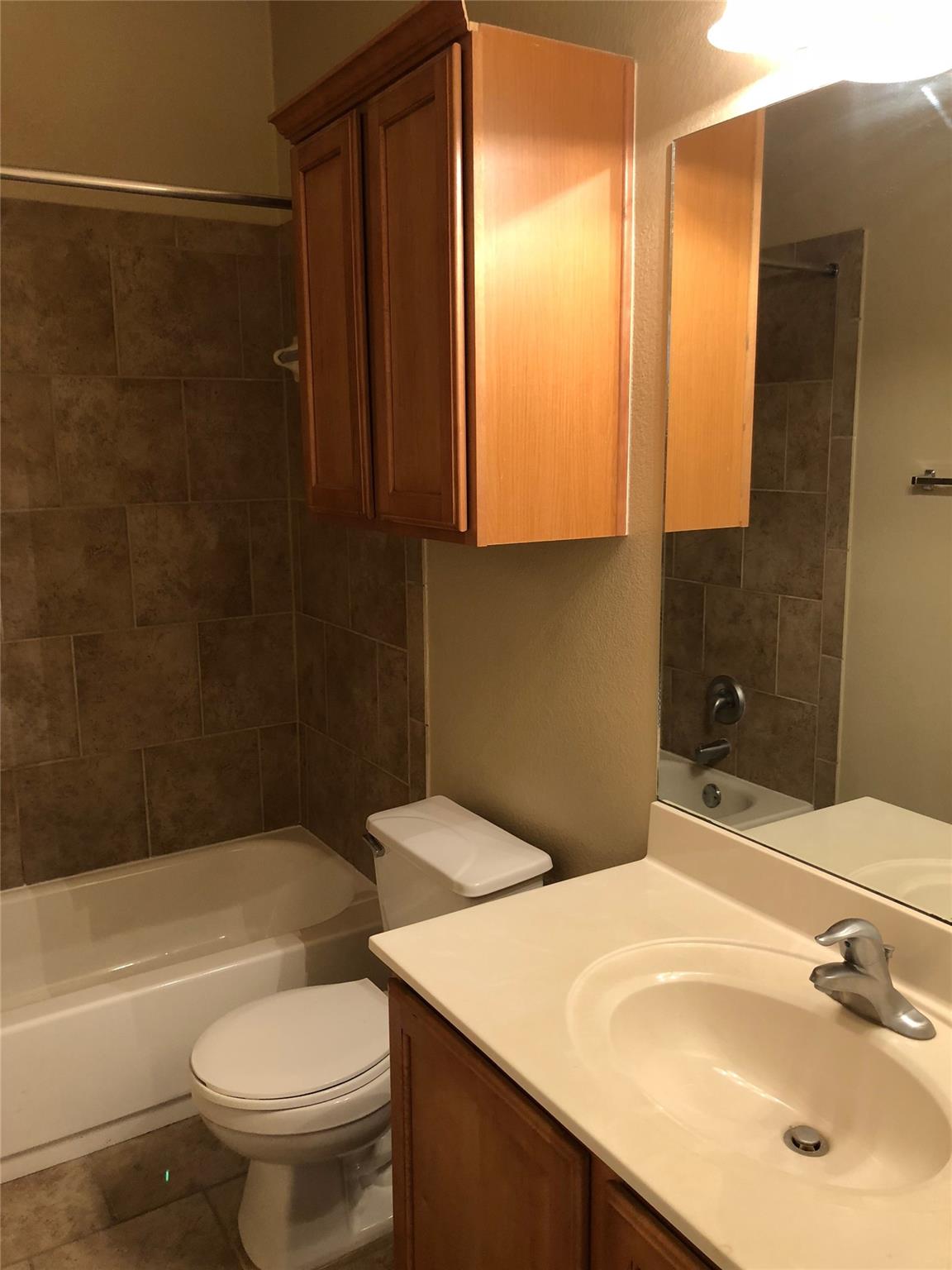 504 W North Loop Blvd #a Property Photo 24