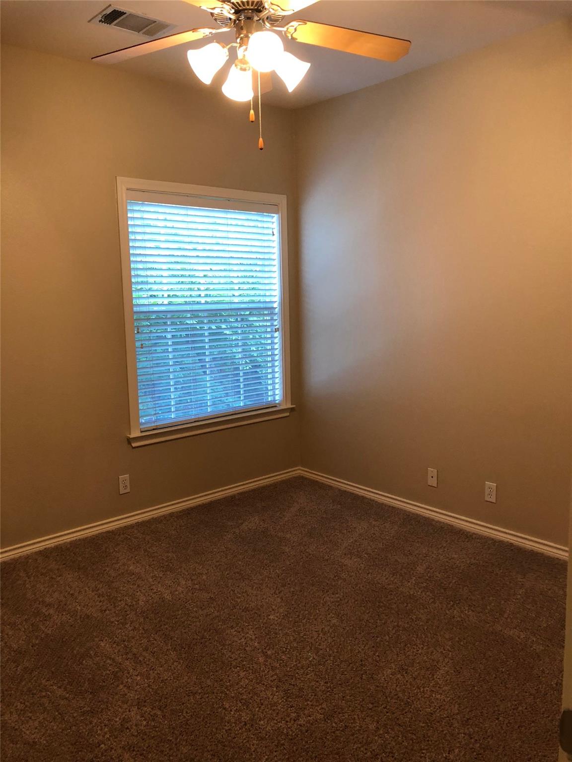 504 W North Loop Blvd #a Property Photo 27