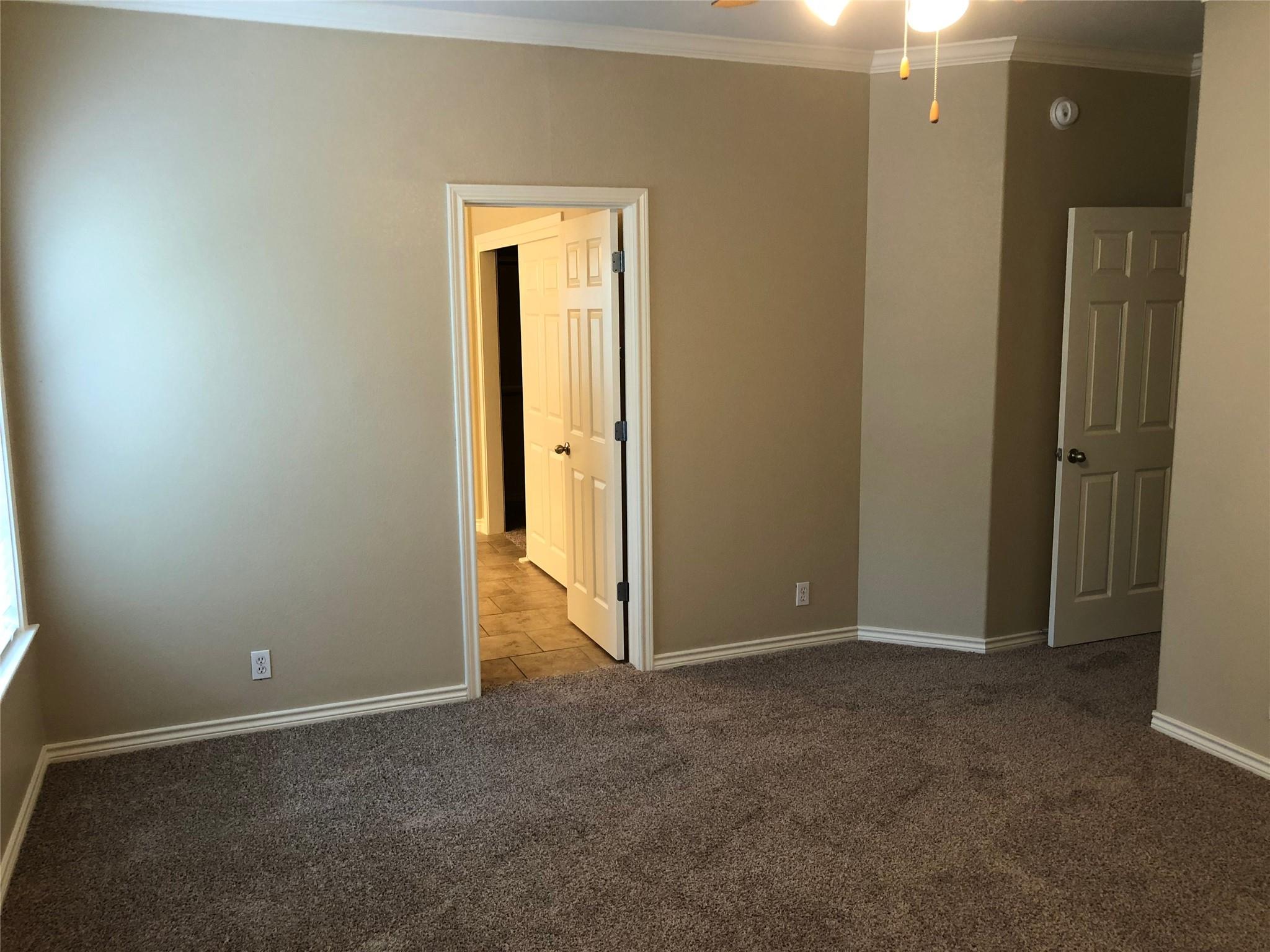 504 W North Loop Blvd #a Property Photo 32